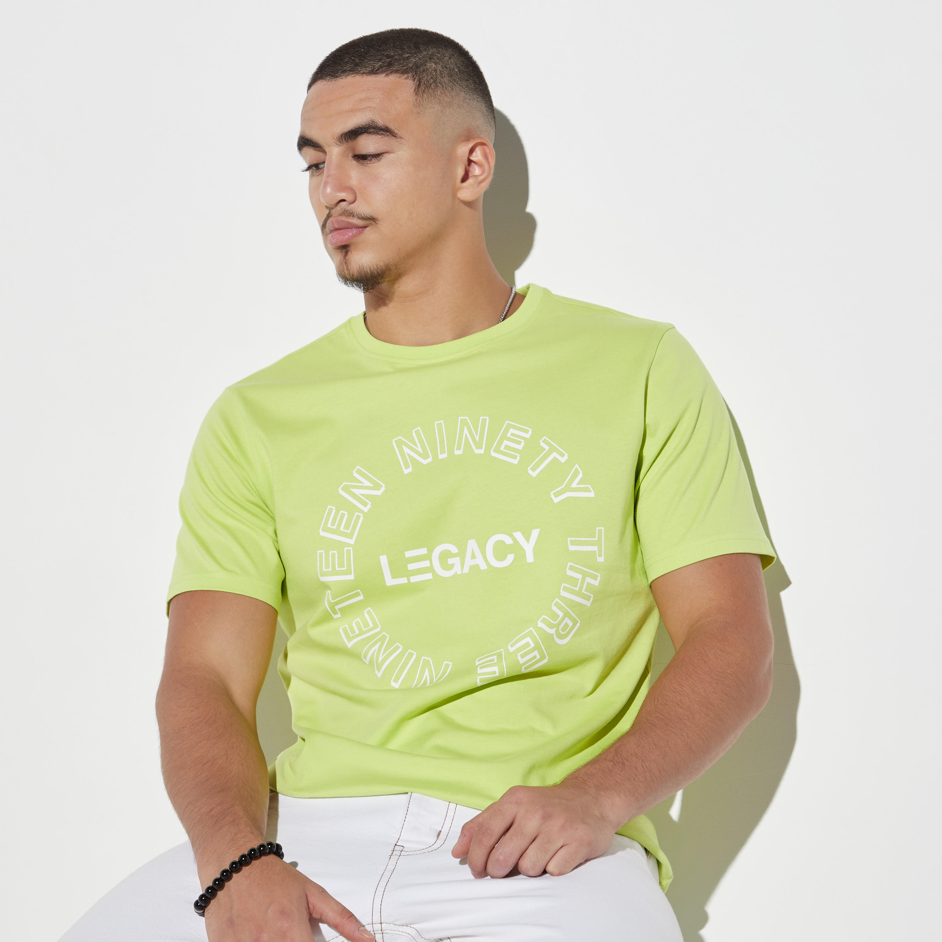 تيشيرت بياقة ضيّقة وأكمام قصيرة وطبعات-men-clothing-tshirtsandpolos-tshirts-image-1