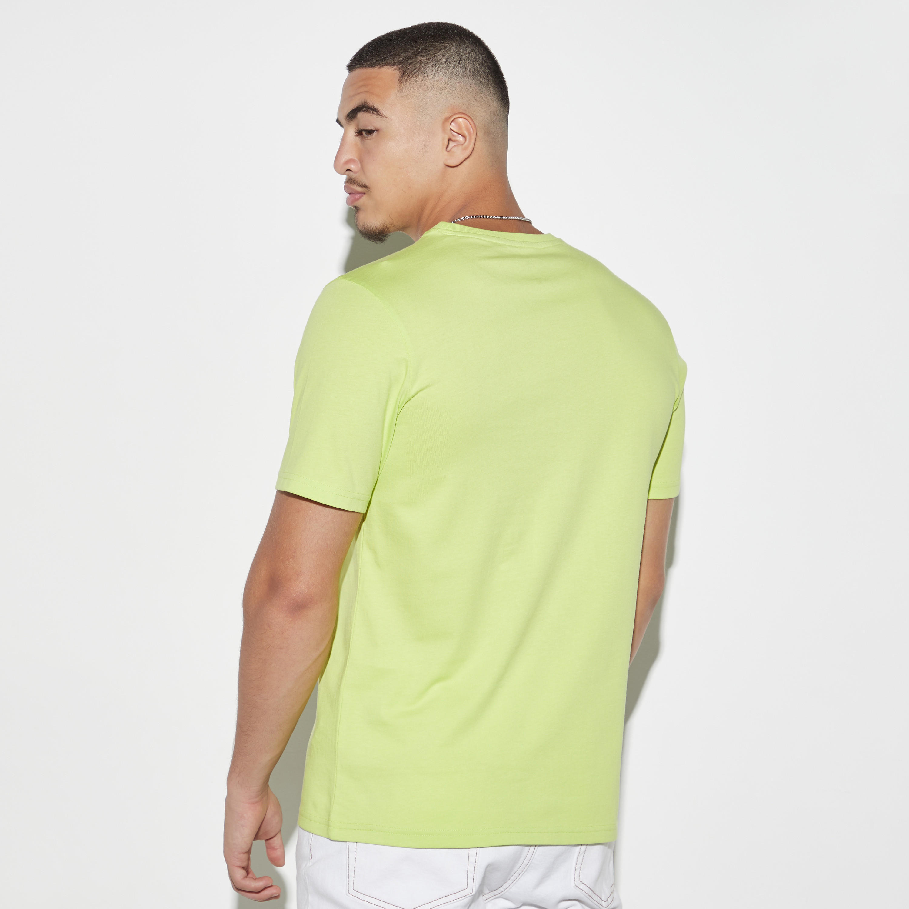تيشيرت بياقة ضيّقة وأكمام قصيرة وطبعات-men-clothing-tshirtsandpolos-tshirts-image-3