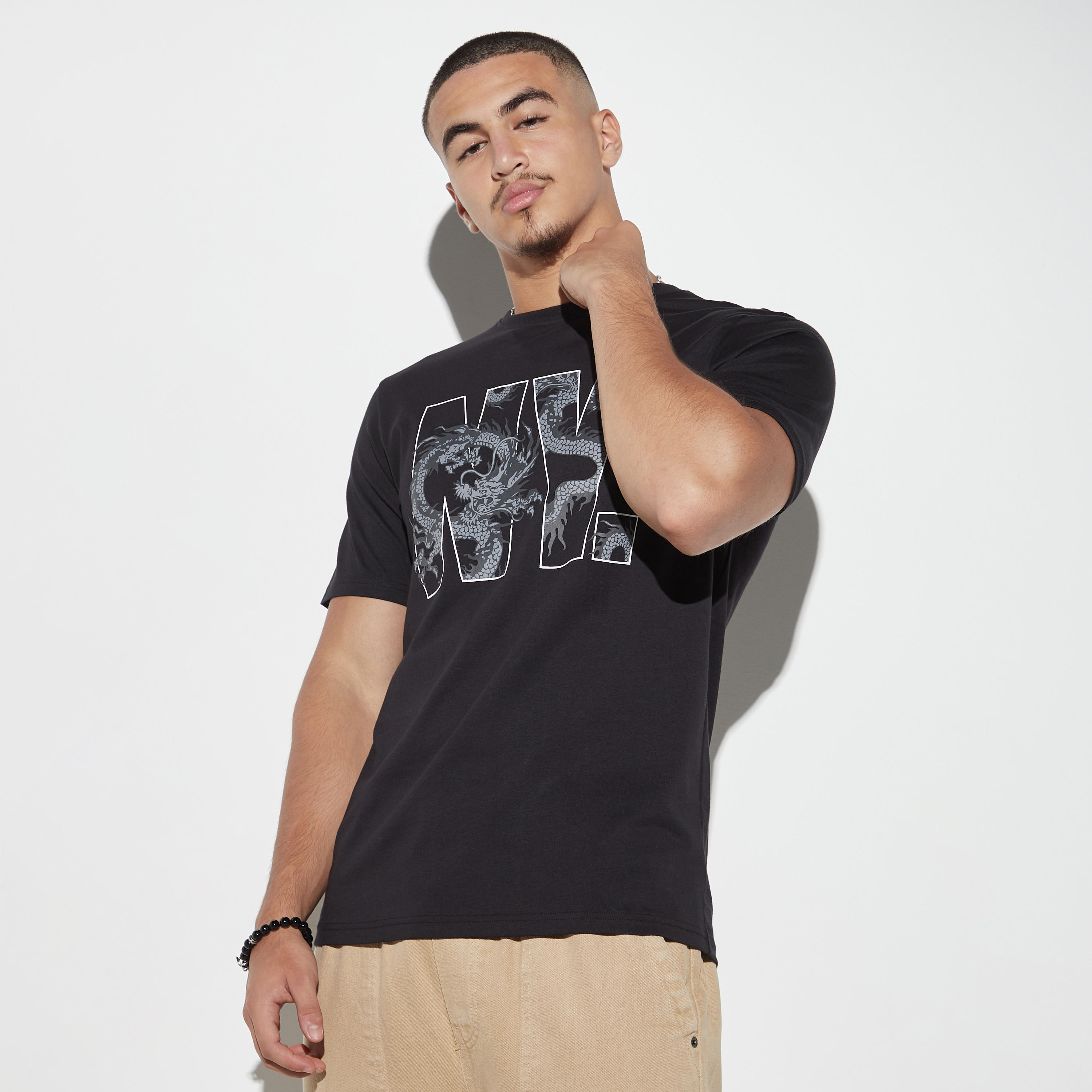 تيشيرت بياقة ضيّقة وأكمام قصيرة وطبعات-men-clothing-tshirtsandpolos-tshirts-image-1
