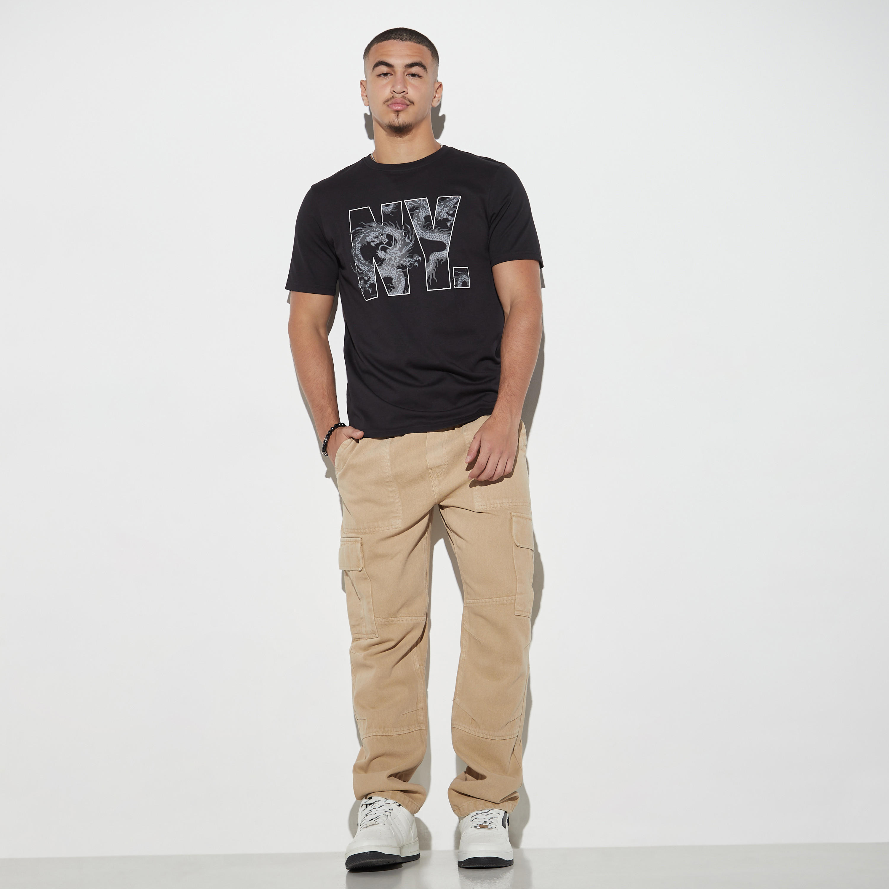 تيشيرت بياقة ضيّقة وأكمام قصيرة وطبعات-men-clothing-tshirtsandpolos-tshirts-image-2