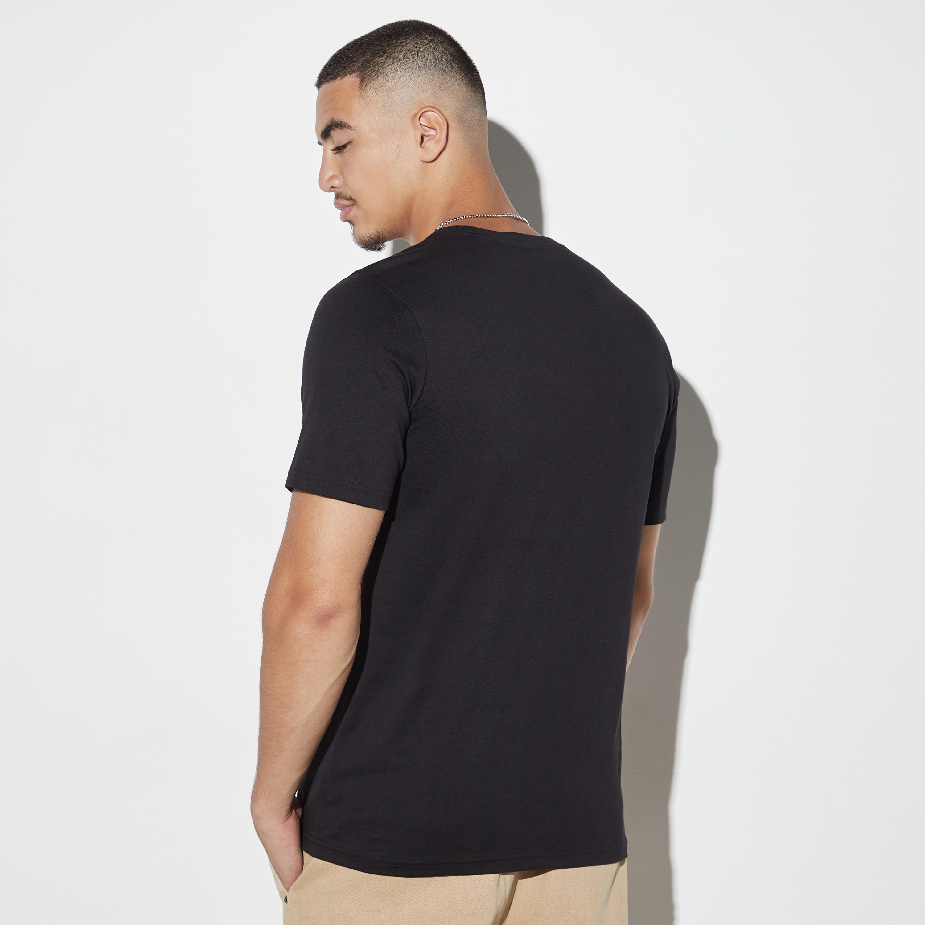 تيشيرت بياقة ضيّقة وأكمام قصيرة وطبعات-men-clothing-tshirtsandpolos-tshirts-image-3
