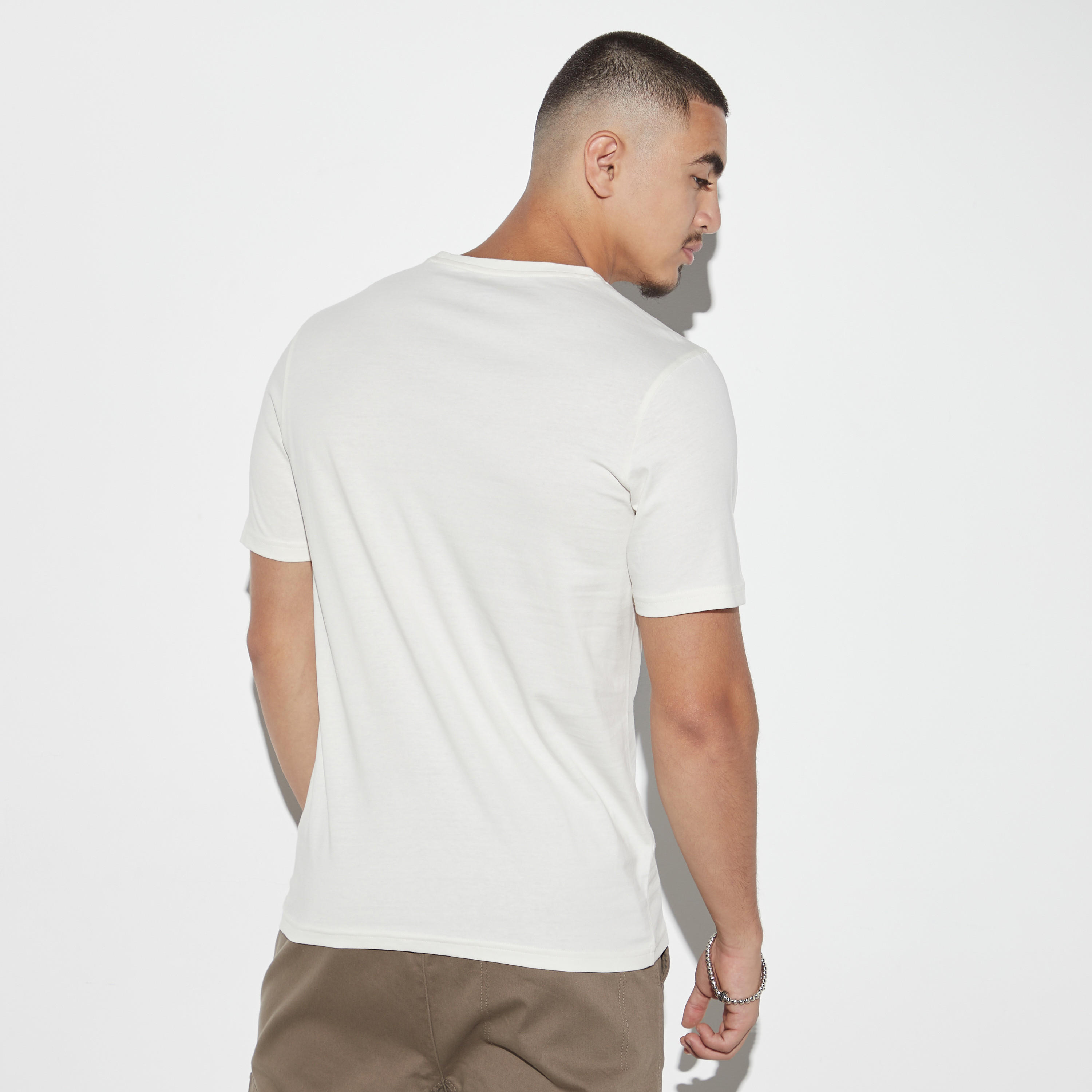 تيشيرت بياقة ضيّقة وأكمام قصيرة وطبعات-men-clothing-tshirtsandpolos-tshirts-image-3