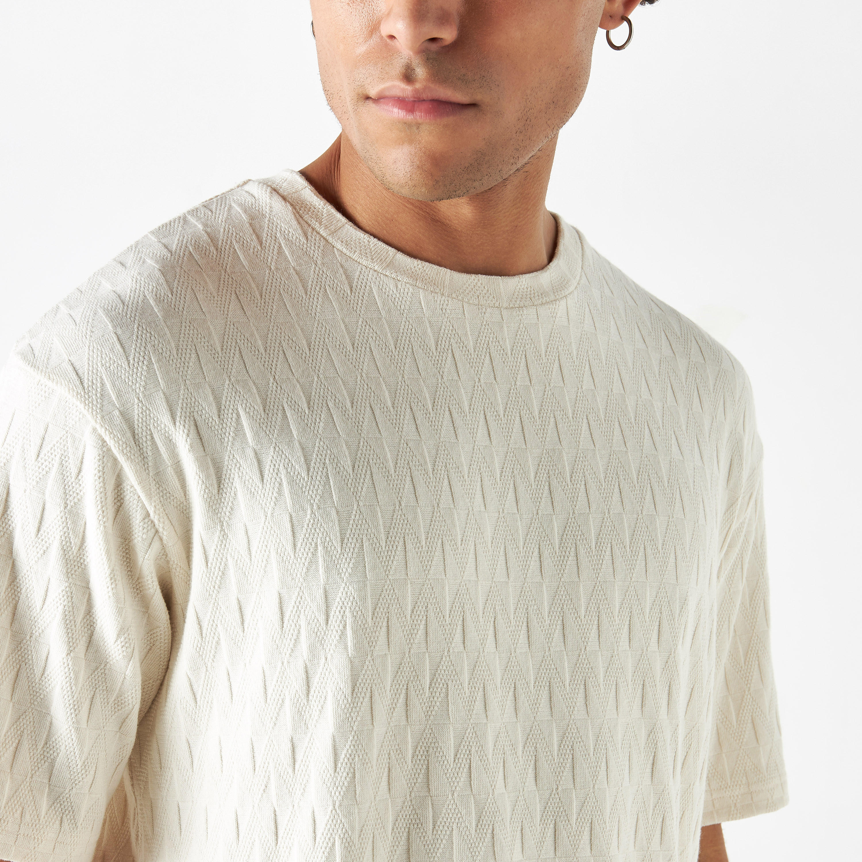 تيشيرت بارز الملمس بياقة ضيقة وأكمام قصيرة-men-clothing-tshirtsandpolos-tshirts-image-5