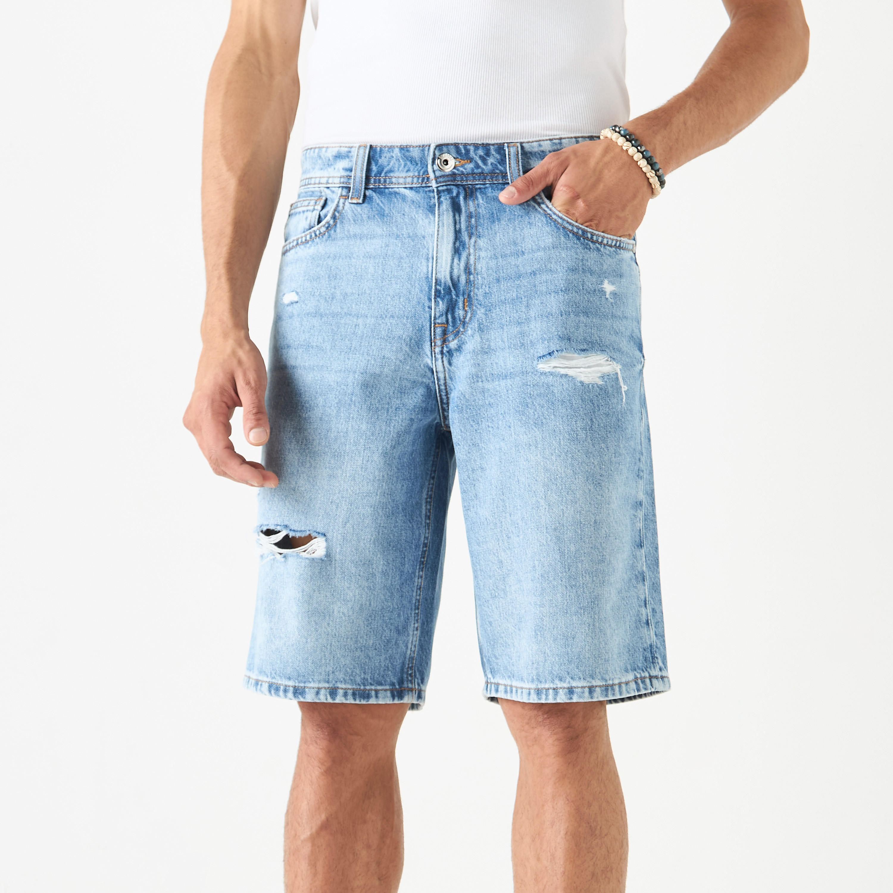 شورت دنيم بتفاصيل ممزقة وجيوب-men-clothing-bottoms-shorts-image-1