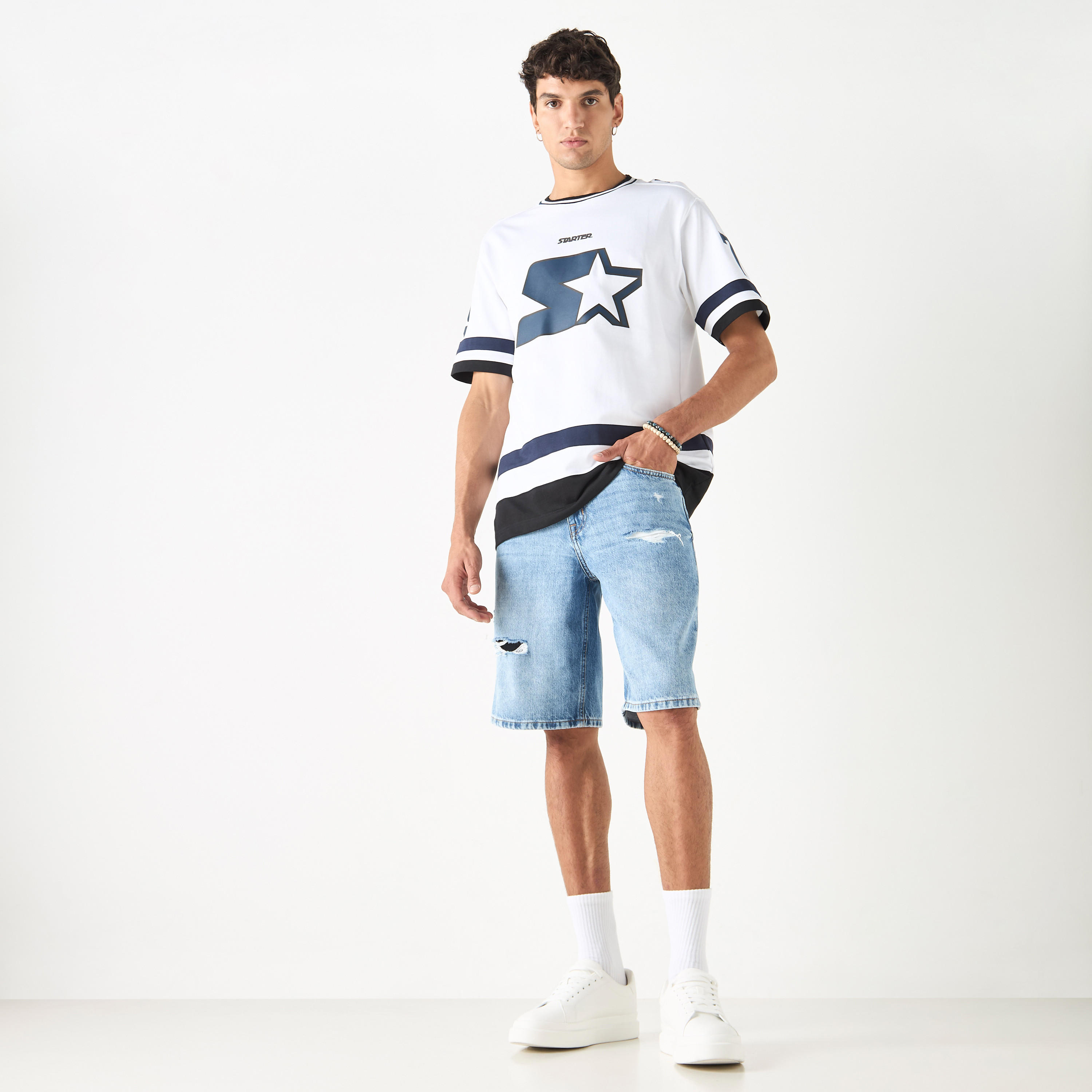 شورت دنيم بتفاصيل ممزقة وجيوب-men-clothing-bottoms-shorts-image-2