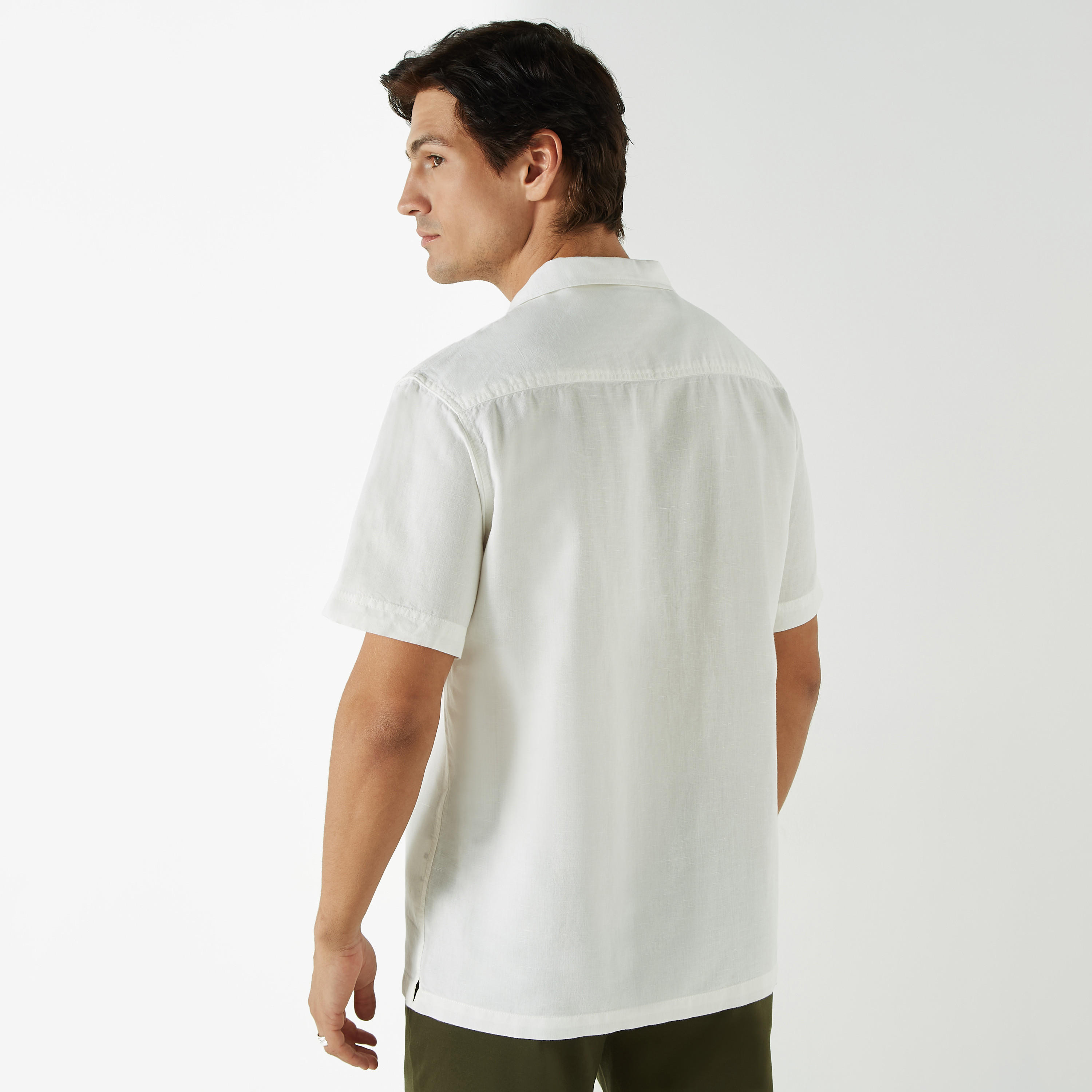 قميص سادة من مزيج الكتان بياقة كامب وأكمام قصيرة من إيكو أنليمتد-men-clothing-shirts-image-7