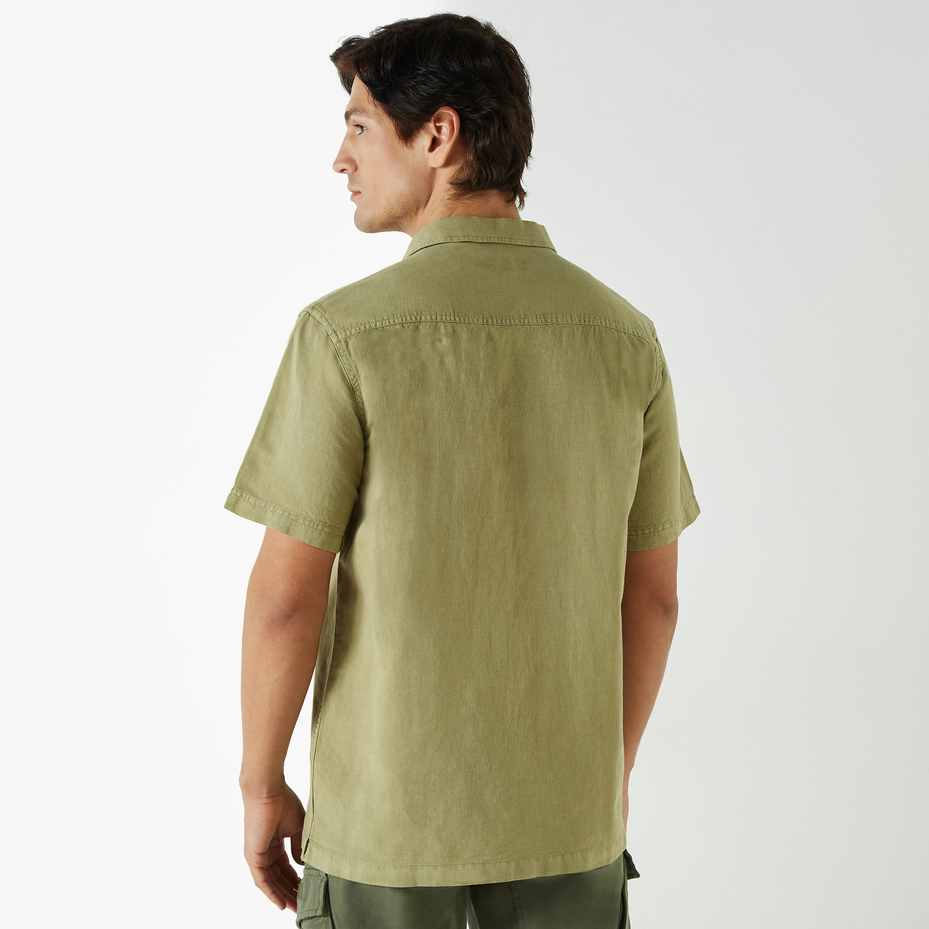 قميص سادة من مزيج الكتان بياقة كامب وأكمام قصيرة من إيكو أنليمتد-men-clothing-shirts-image-3