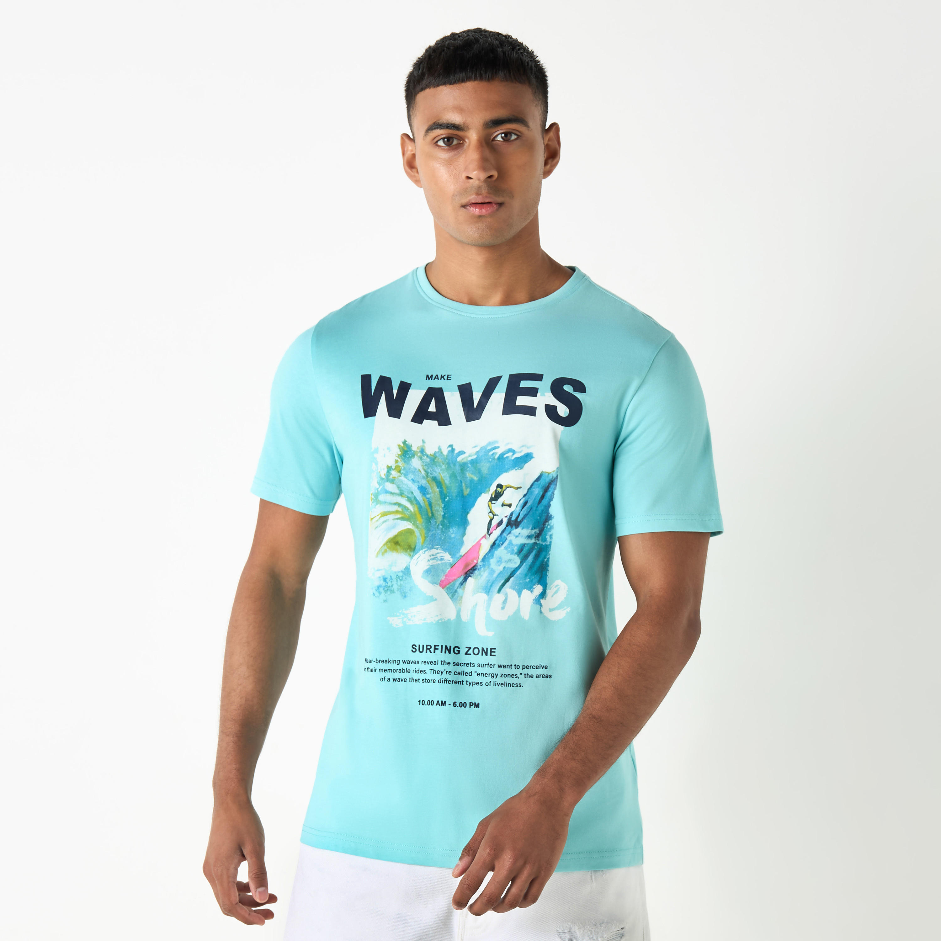 تيشيرت بياقة ضيقة وأكمام قصيرة وطبعات جرافيك-men-clothing-tshirtsandpolos-tshirts-image-1
