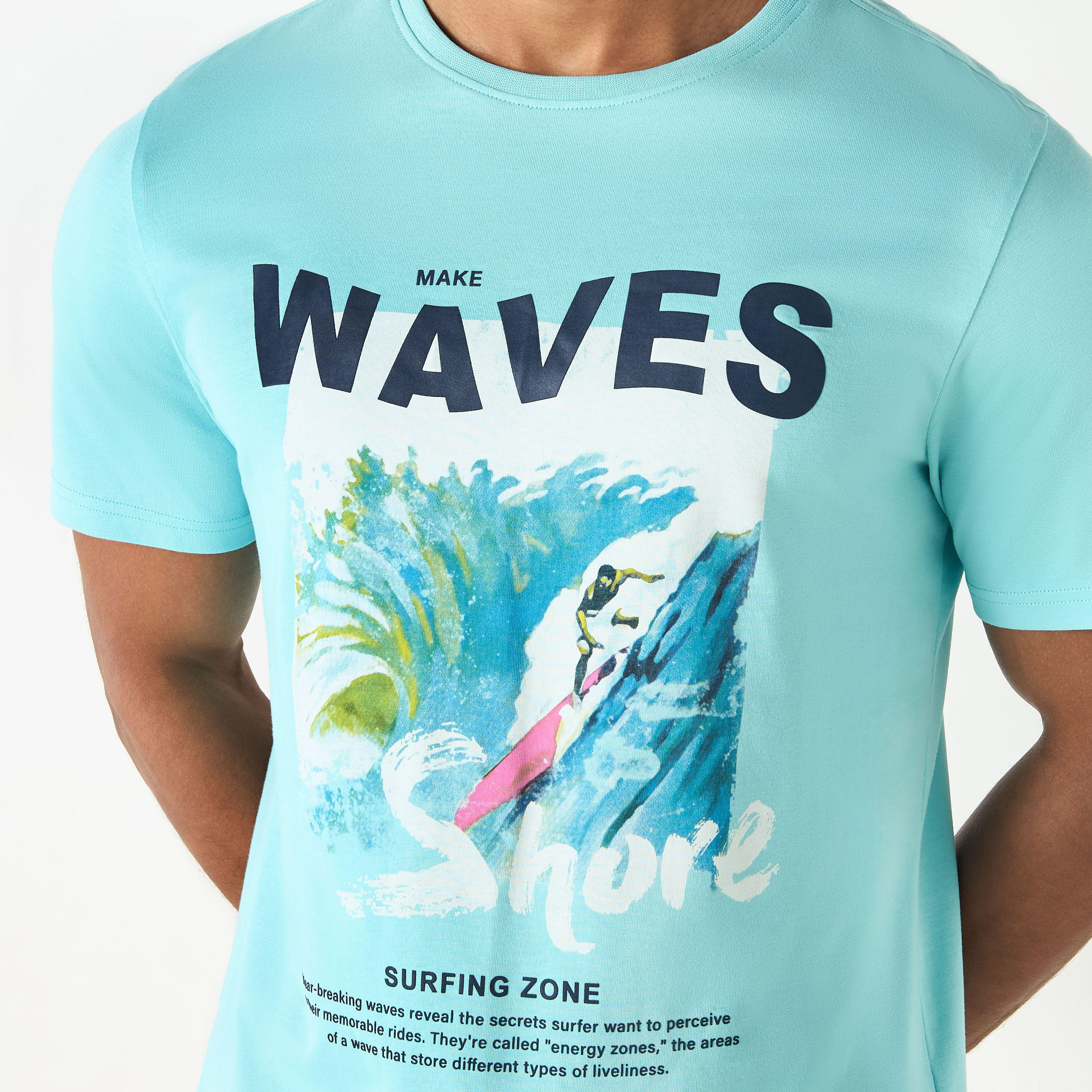 تيشيرت بياقة ضيقة وأكمام قصيرة وطبعات جرافيك-men-clothing-tshirtsandpolos-tshirts-image-4