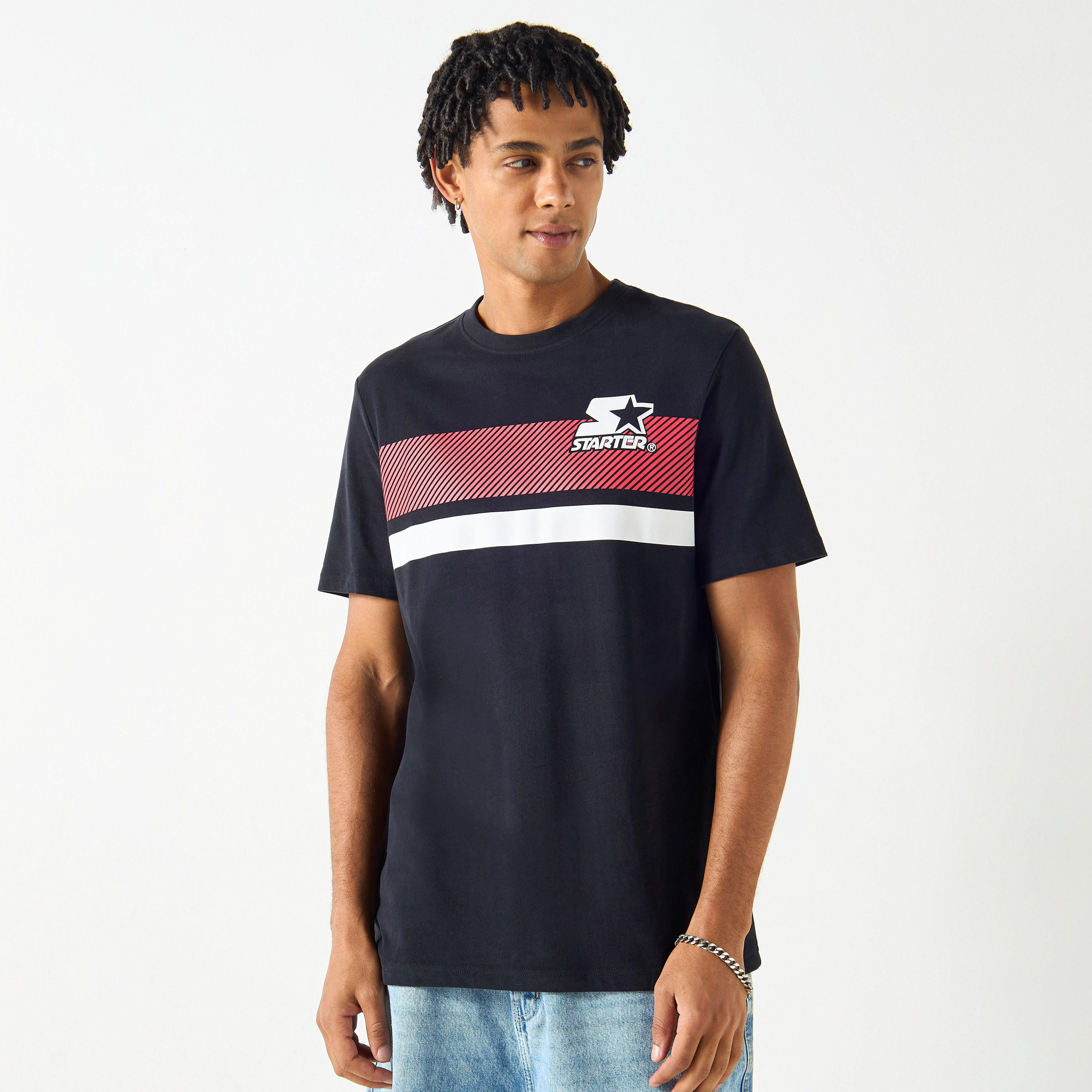 تيشيرت بطبعات وياقة ضيقة وأكمام قصيرة من ستارتر-men-clothing-tshirtsandpolos-tshirts-image-1