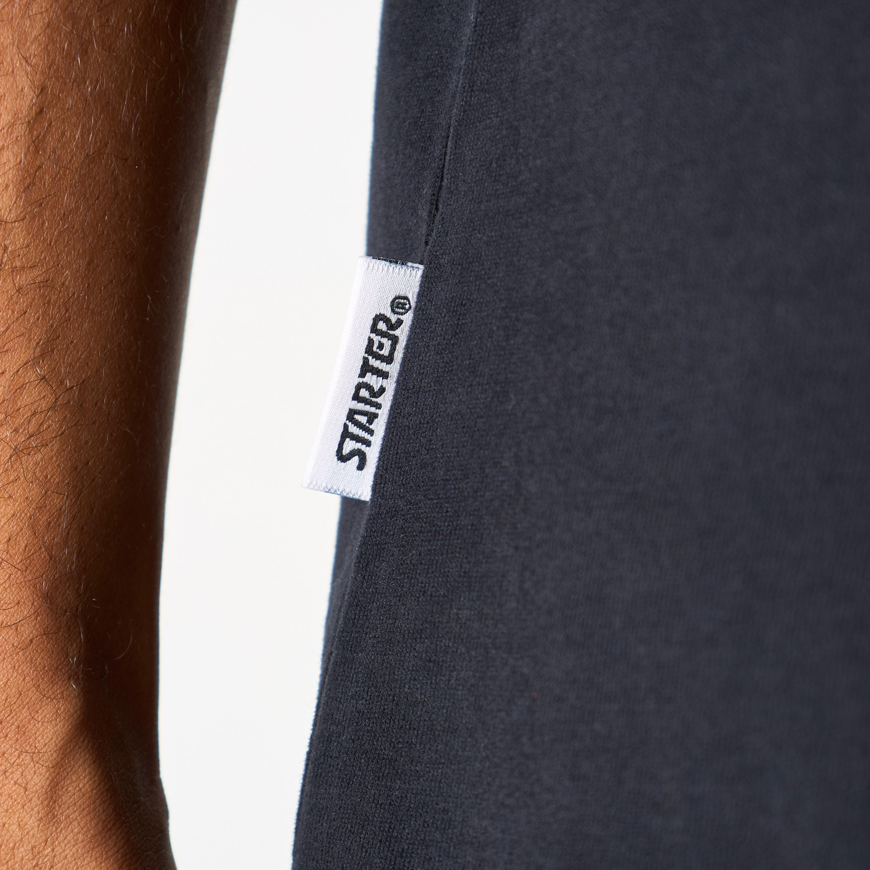 تيشيرت بطبعات وياقة ضيقة وأكمام قصيرة من ستارتر-men-clothing-tshirtsandpolos-tshirts-image-5