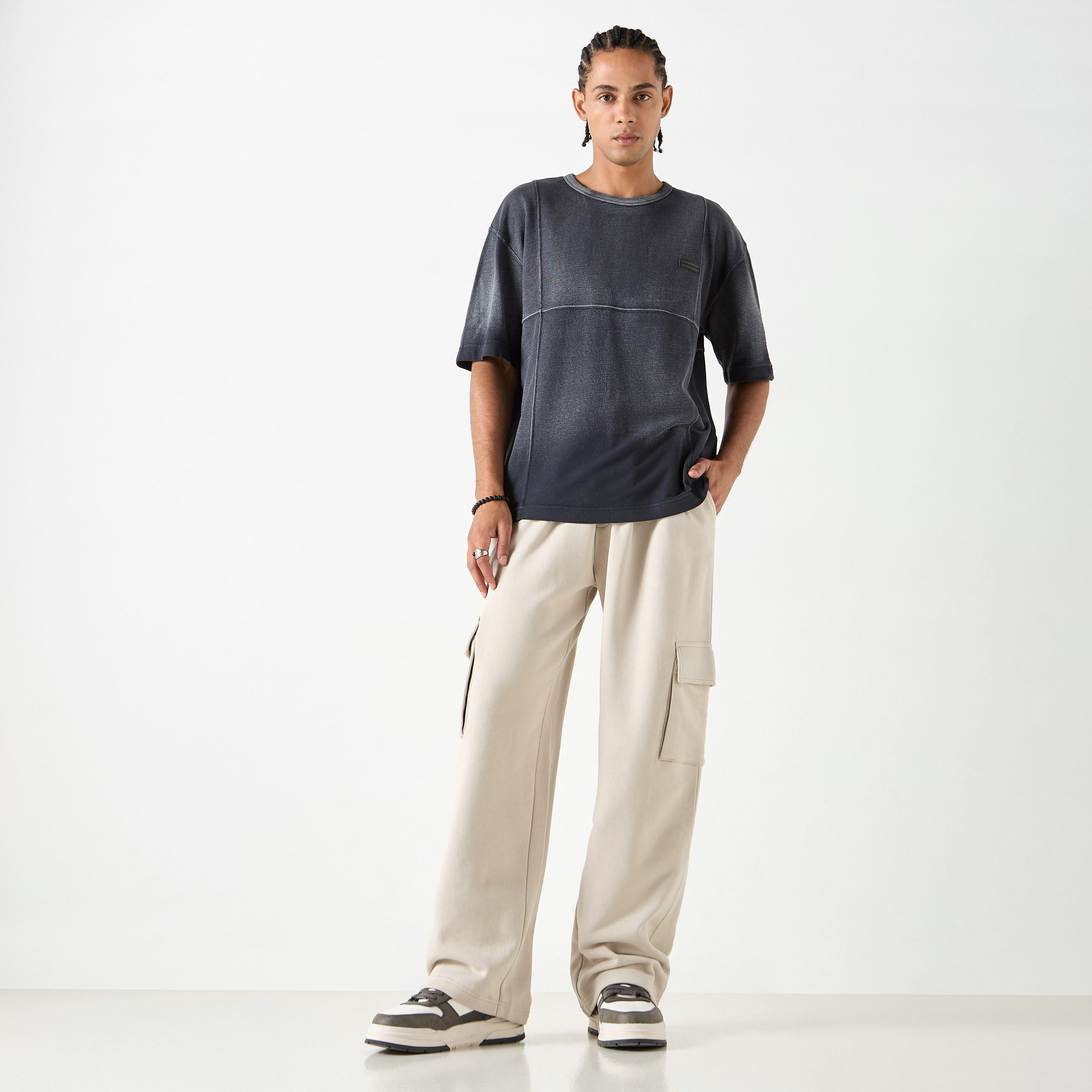 بنطلون رياضي سادة بقصّة عادية مع خصر مرن وجيوب-men-clothing-bottoms-joggers-image-2