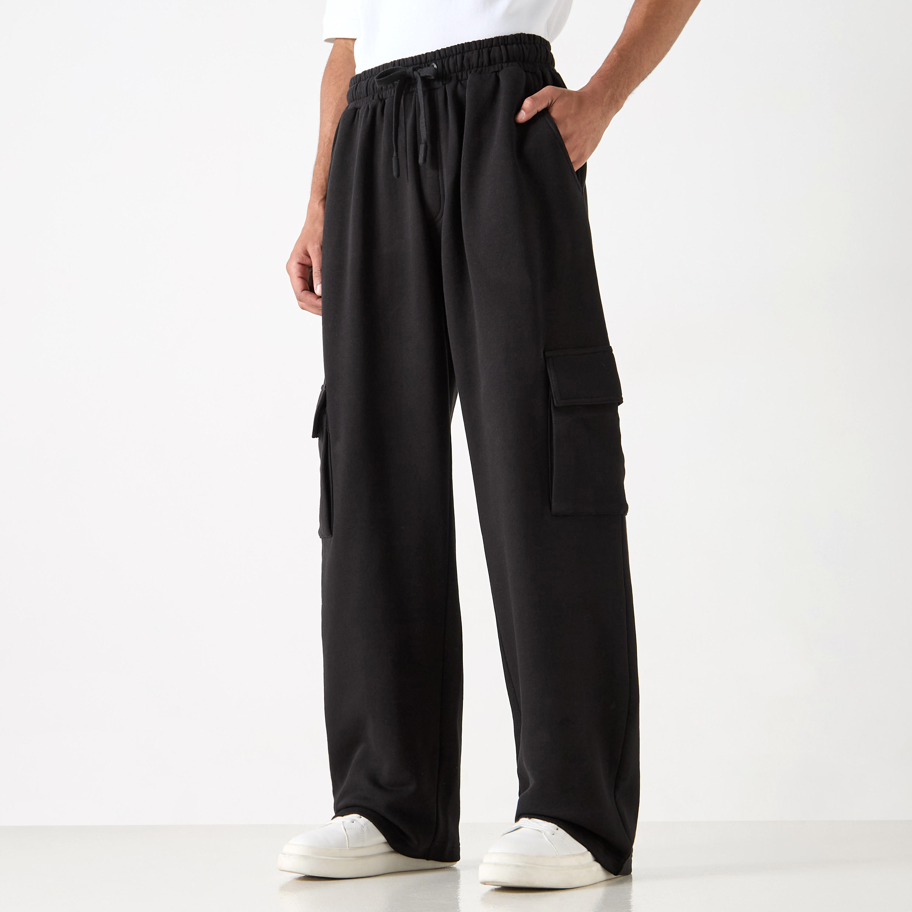 بنطلون رياضي سادة بقصّة عادية مع خصر مرن وجيوب-men-clothing-bottoms-joggers-image-9
