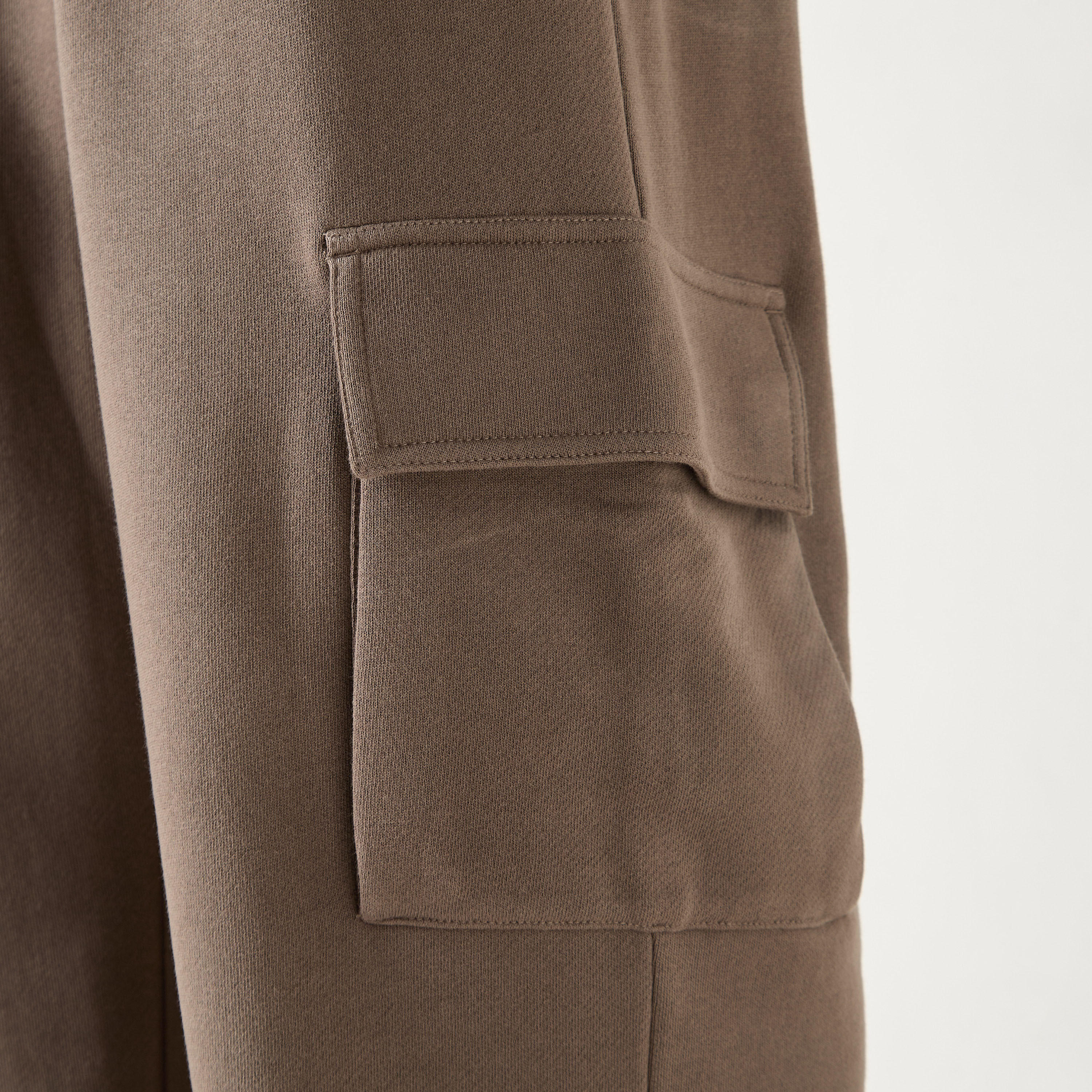 بنطلون رياضي سادة بقصّة عادية مع خصر مرن وجيوب-men-clothing-bottoms-joggers-image-8