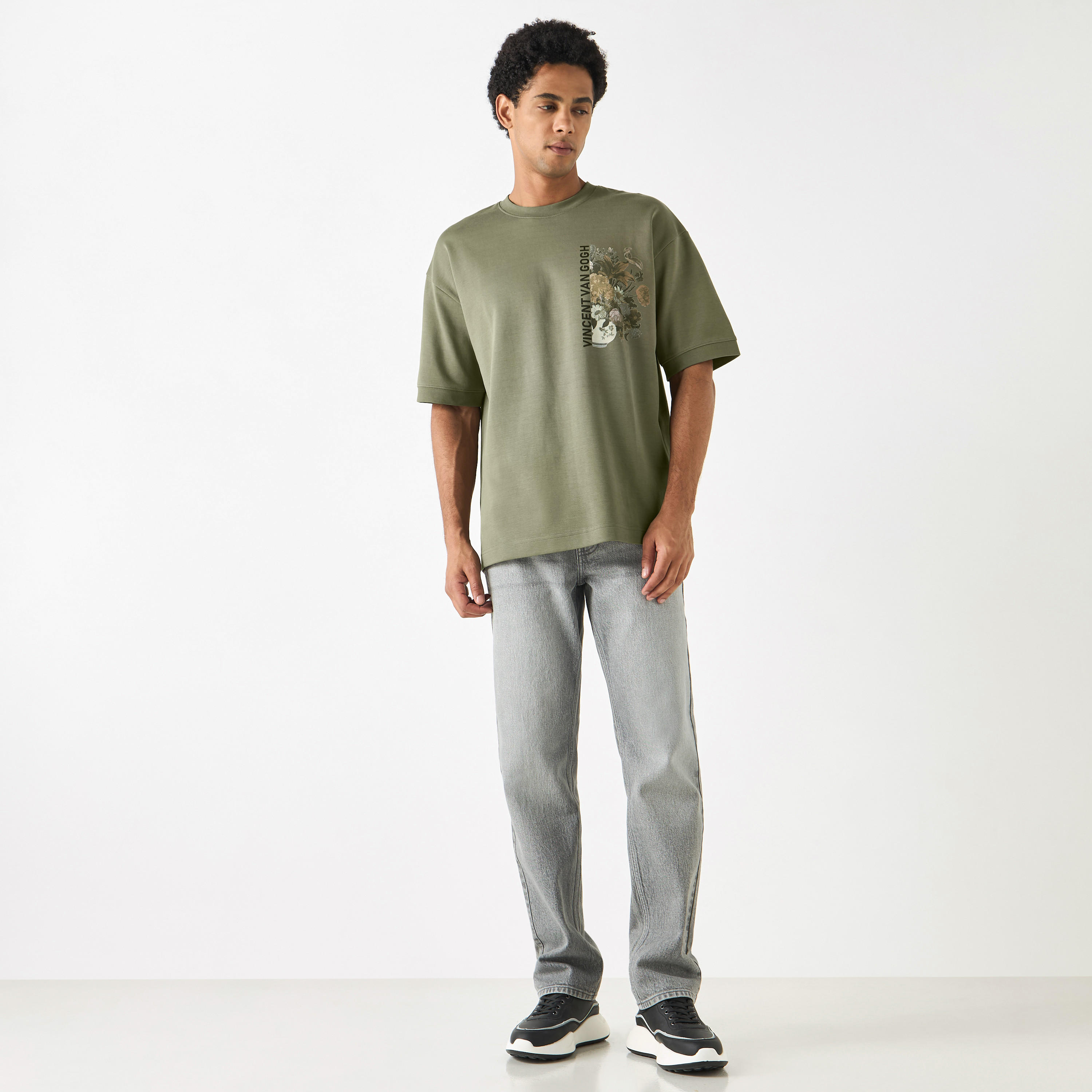 تيشيرت بياقة ضيقة وأكمام قصيرة وطبعات-men-clothing-tshirtsandpolos-tshirts-image-2