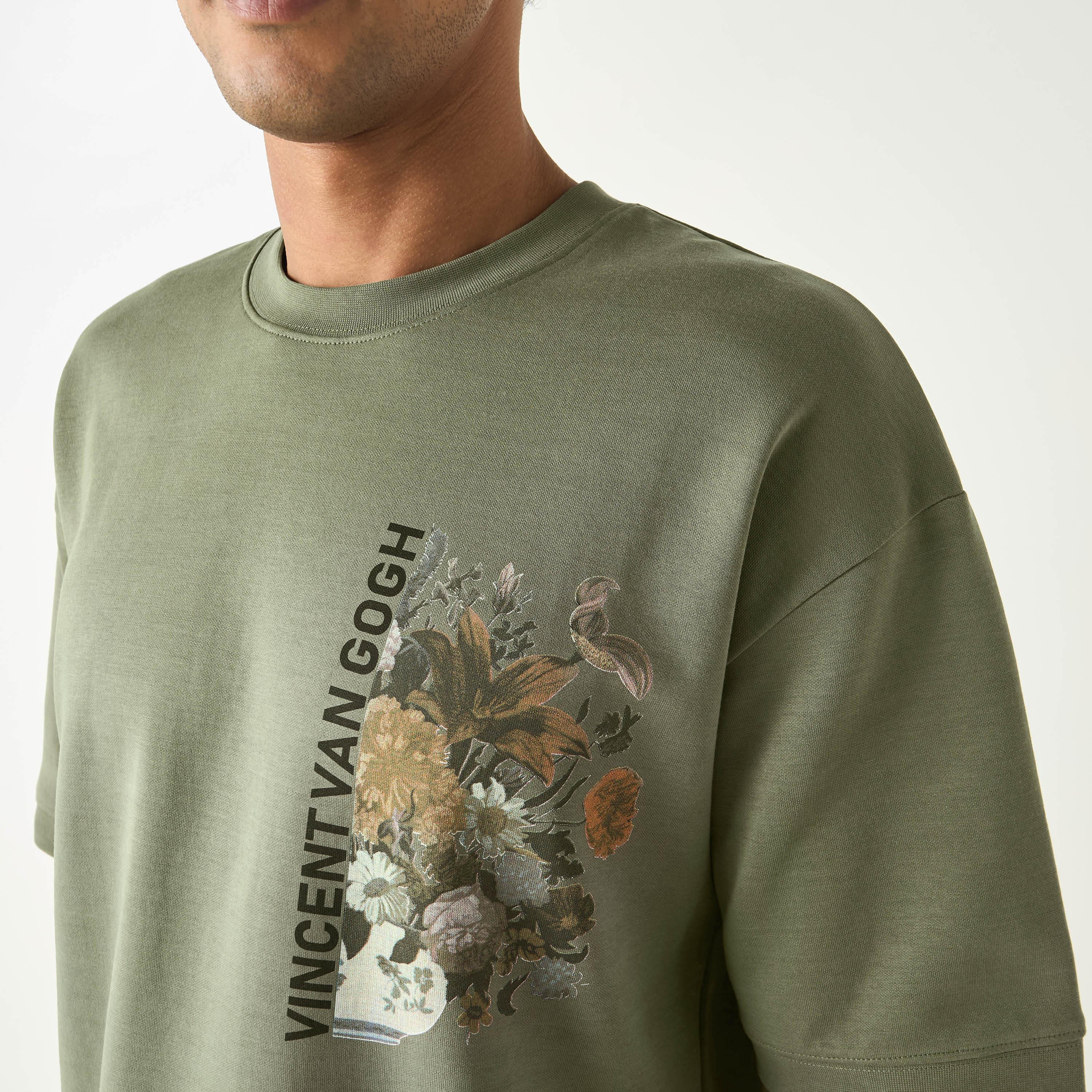 تيشيرت بياقة ضيقة وأكمام قصيرة وطبعات-men-clothing-tshirtsandpolos-tshirts-image-4