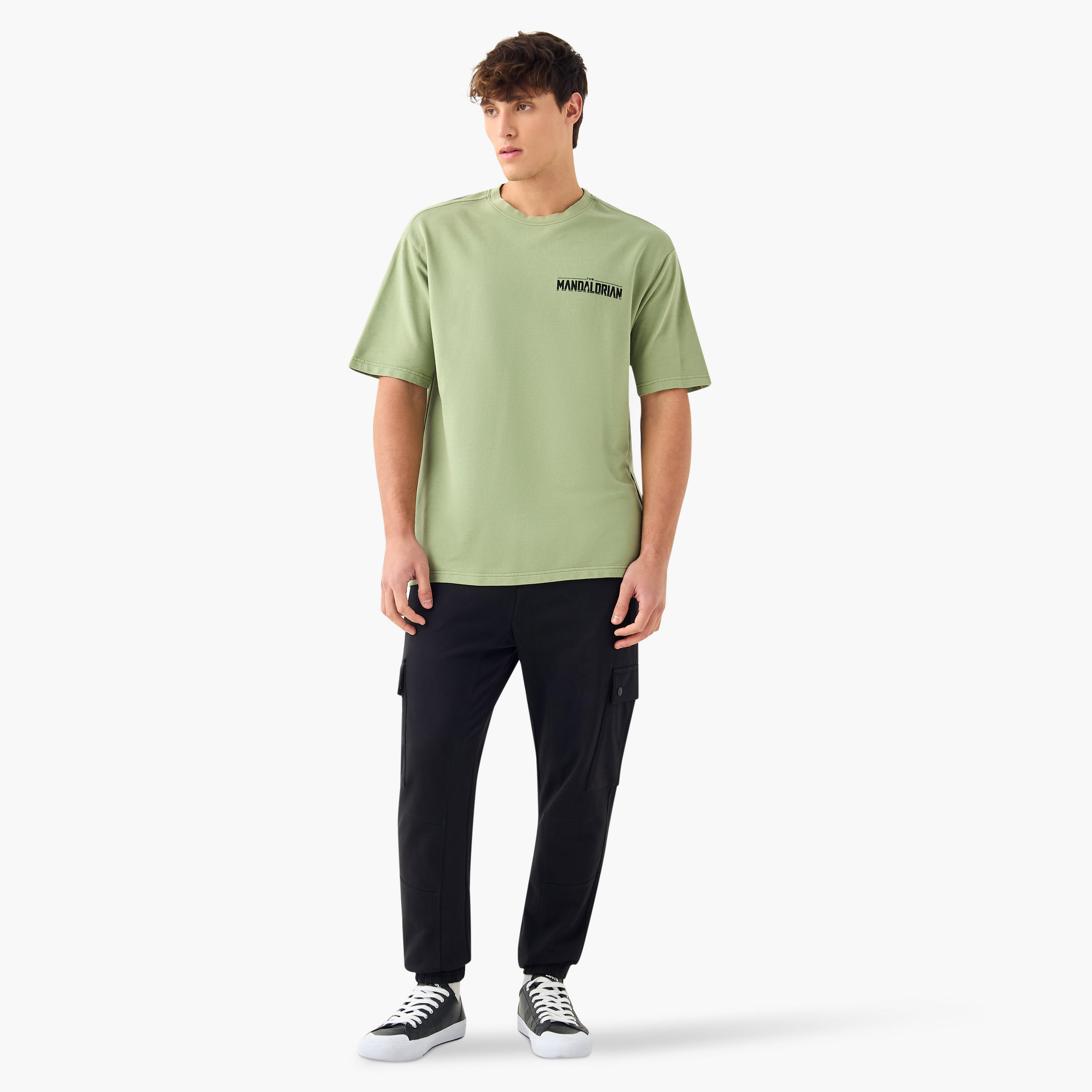 بنطلون رياضي بقصّة عادية مع جيوب ورباط إغلاق-men-clothing-bottoms-joggers-image-2