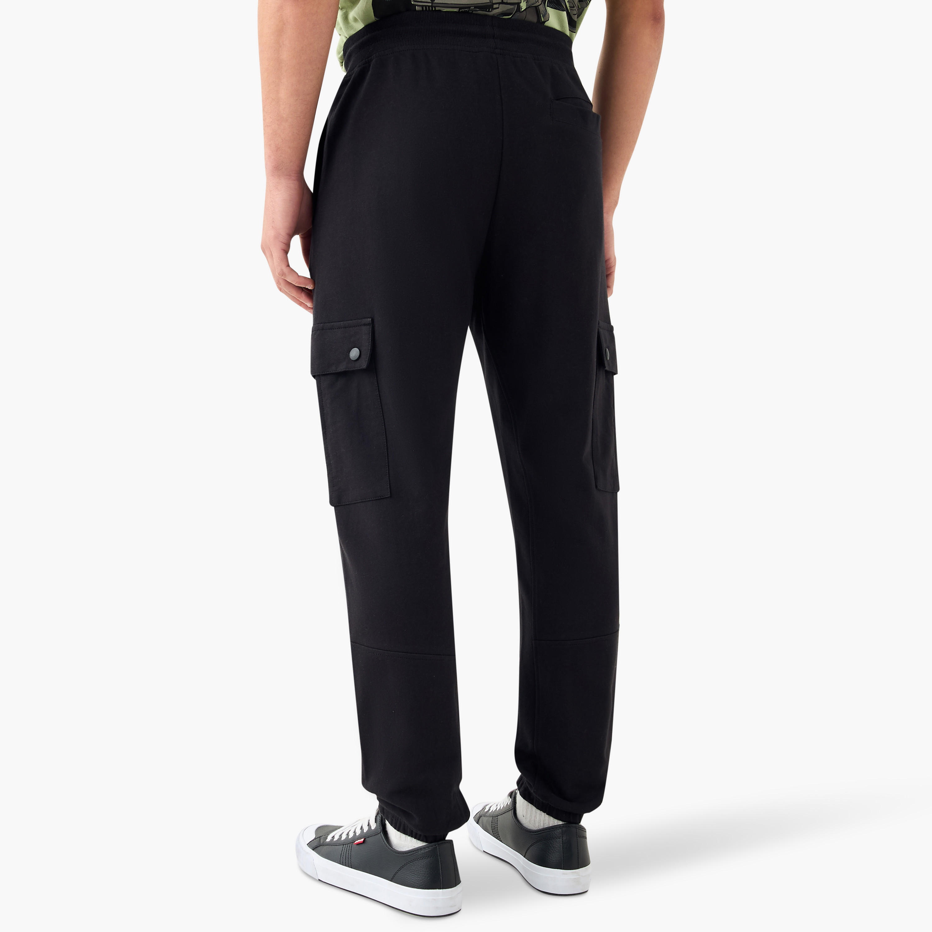 بنطلون رياضي بقصّة عادية مع جيوب ورباط إغلاق-men-clothing-bottoms-joggers-image-3