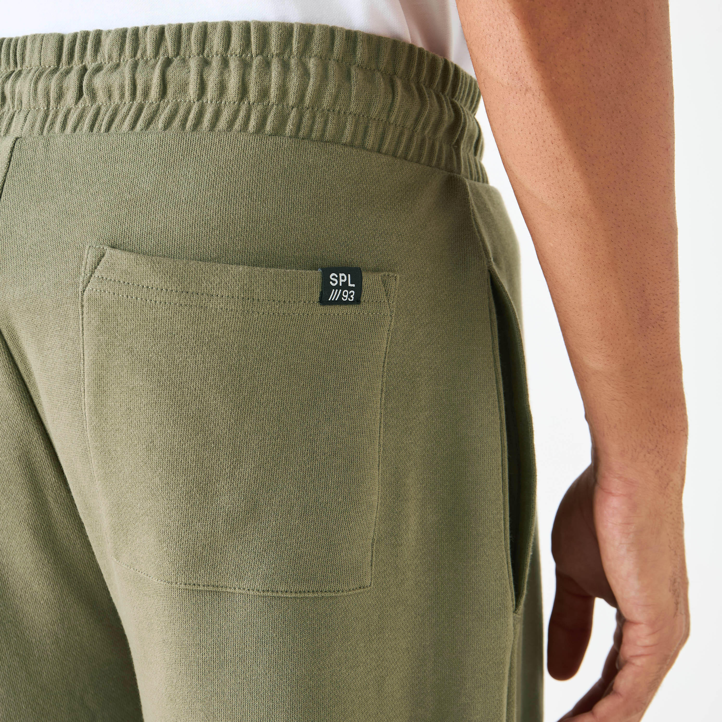 بنطلون رياضي بقصّة مريحة وخصر مطاطي وجيوب-men-clothing-bottoms-joggers-image-4