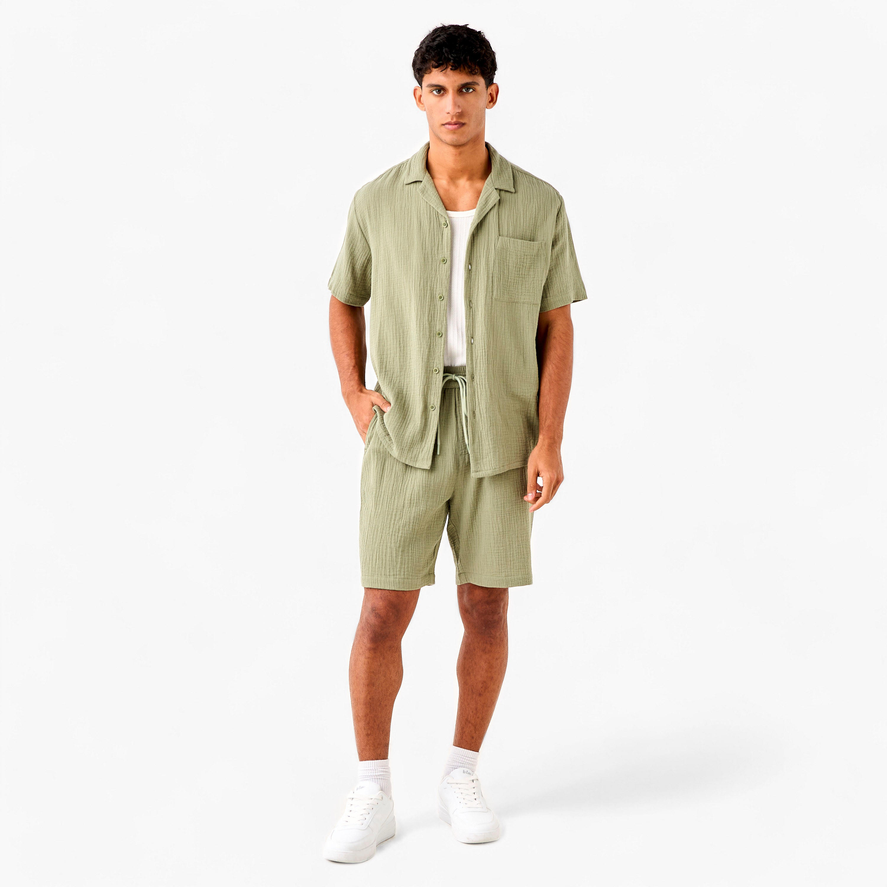 شورت بارز الملمس برباط إغلاق وجيوب من سيرسوكر-men-clothing-bottoms-shorts-image-10