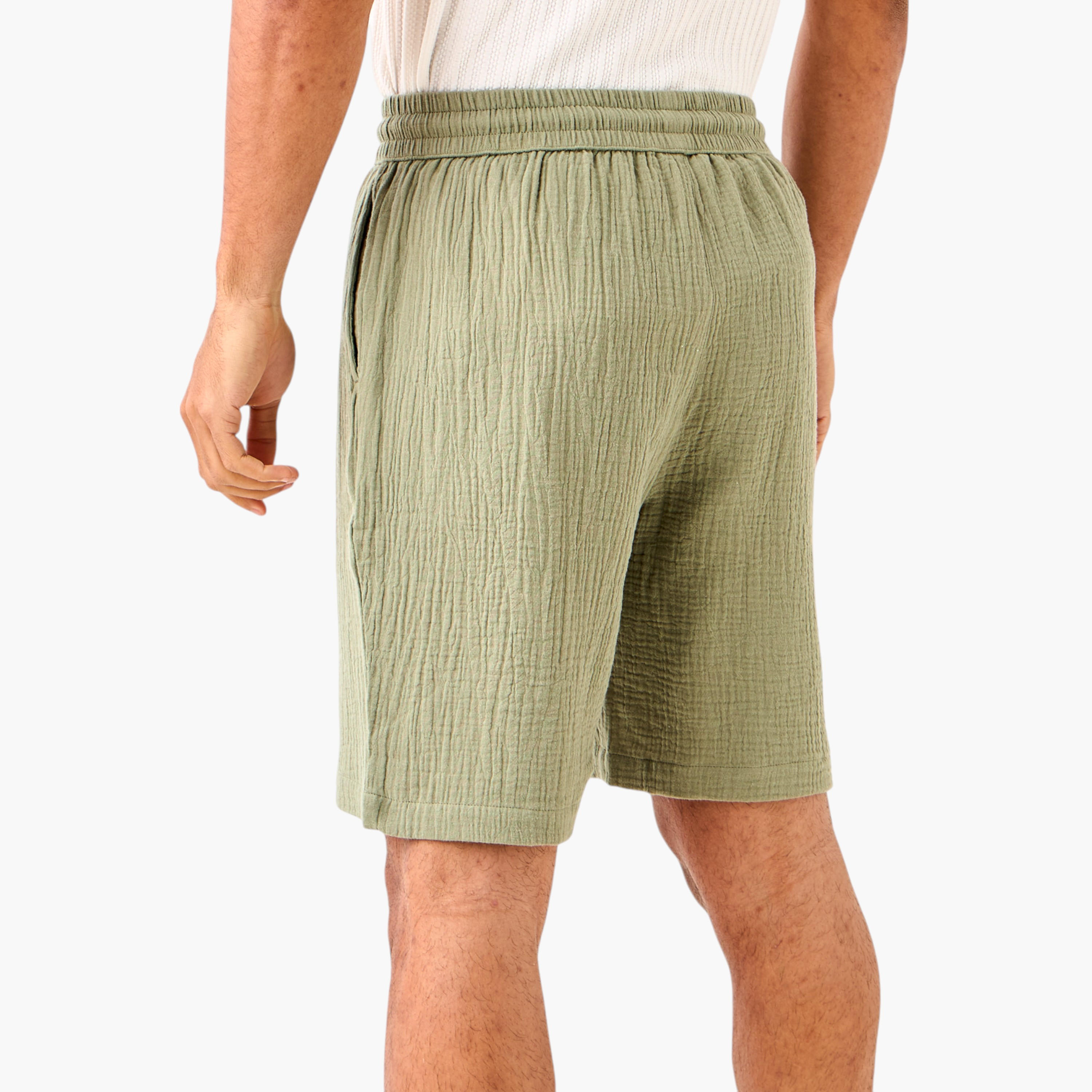 شورت بارز الملمس برباط إغلاق وجيوب من سيرسوكر-men-clothing-bottoms-shorts-image-11
