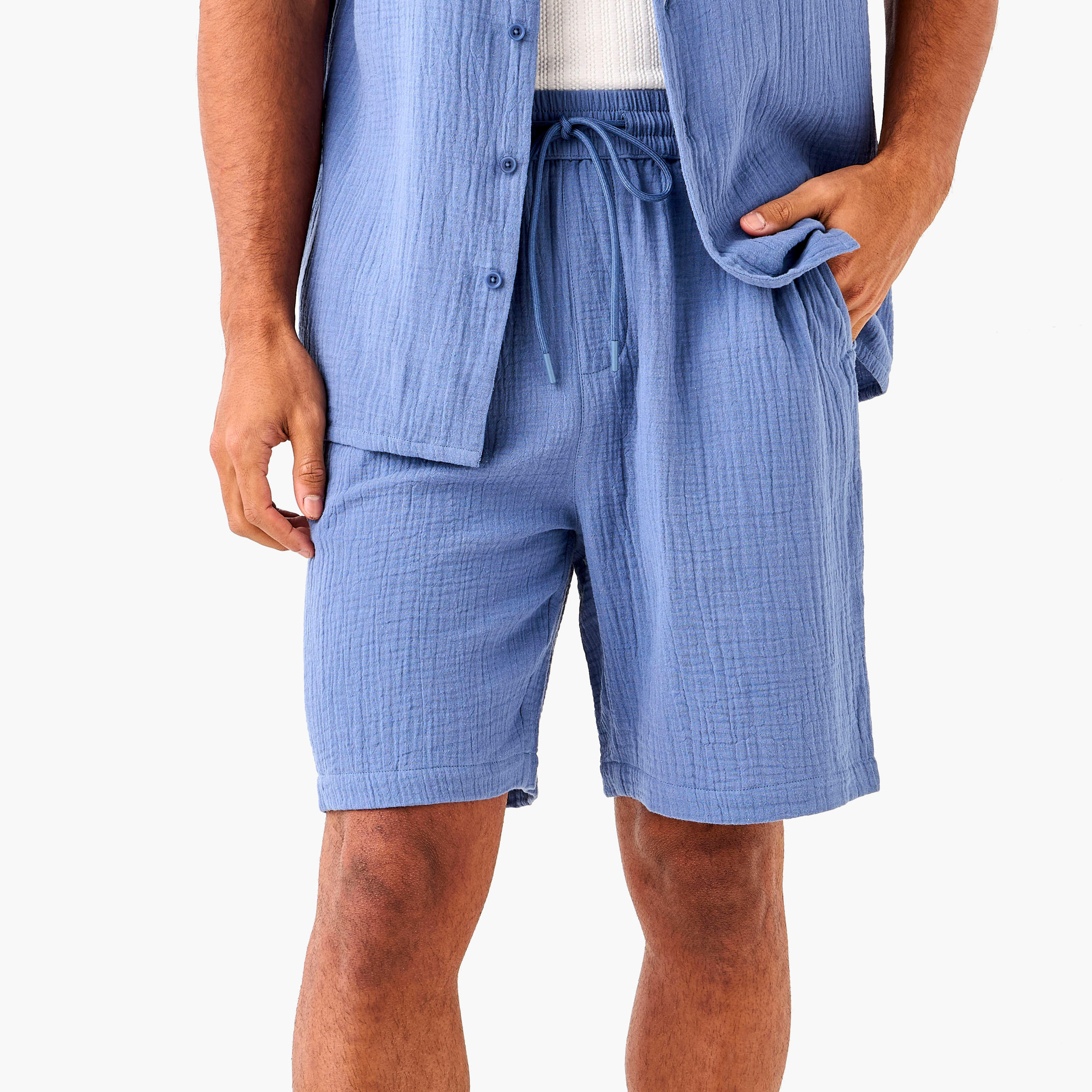 شورت بارز الملمس برباط إغلاق وجيوب من سيرسوكر-men-clothing-bottoms-shorts-image-5