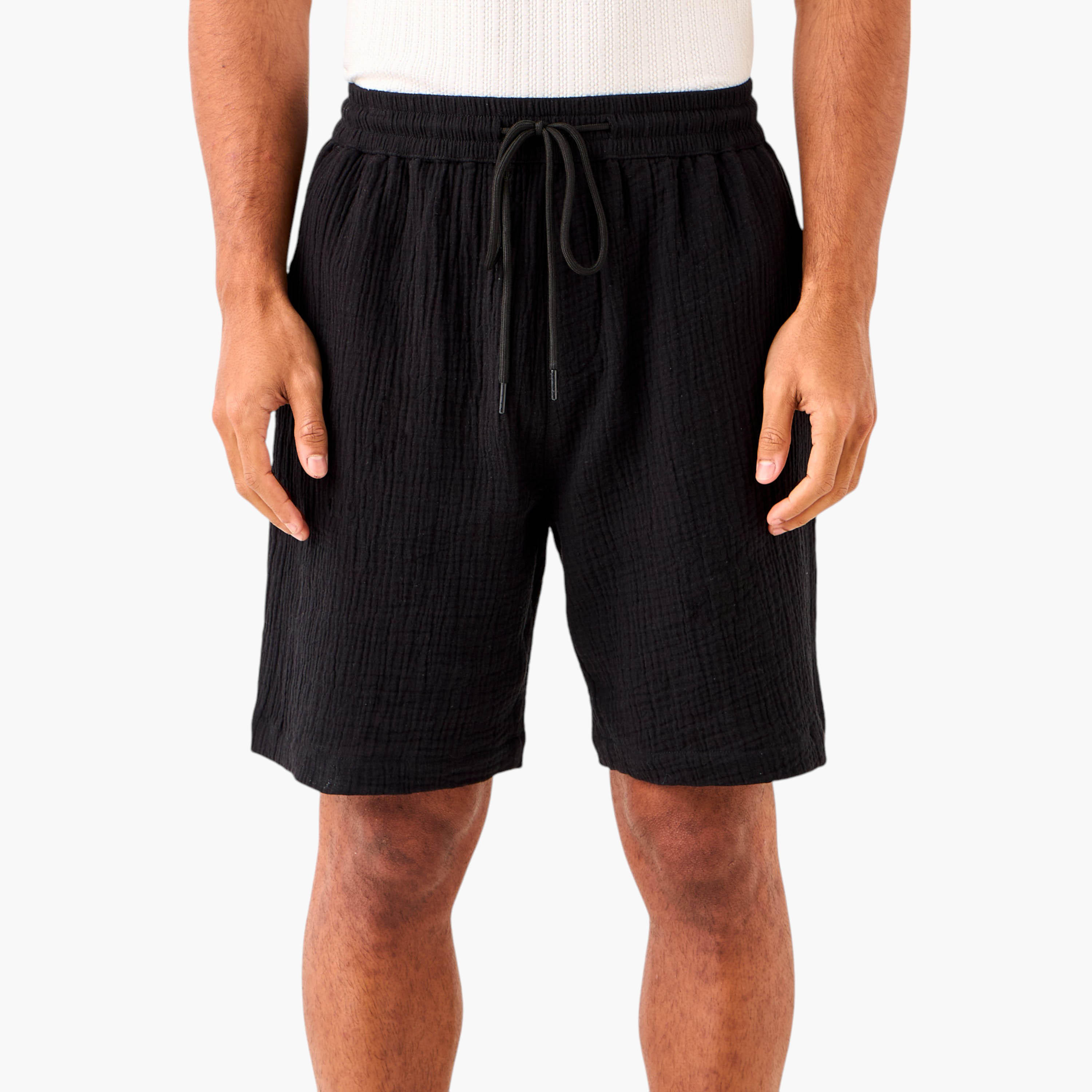 شورت بارز الملمس برباط إغلاق وجيوب من سيرسوكر-men-clothing-bottoms-shorts-image-13