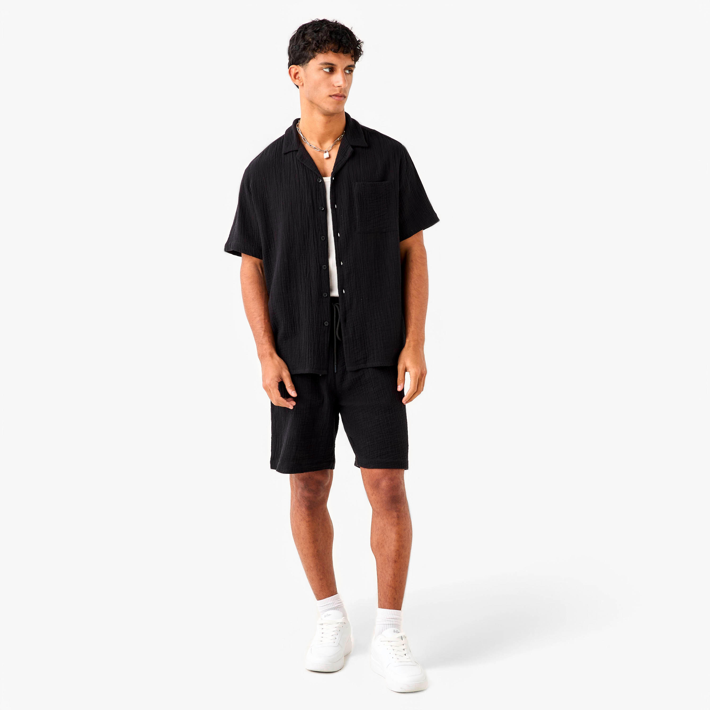 شورت بارز الملمس برباط إغلاق وجيوب من سيرسوكر-men-clothing-bottoms-shorts-image-14