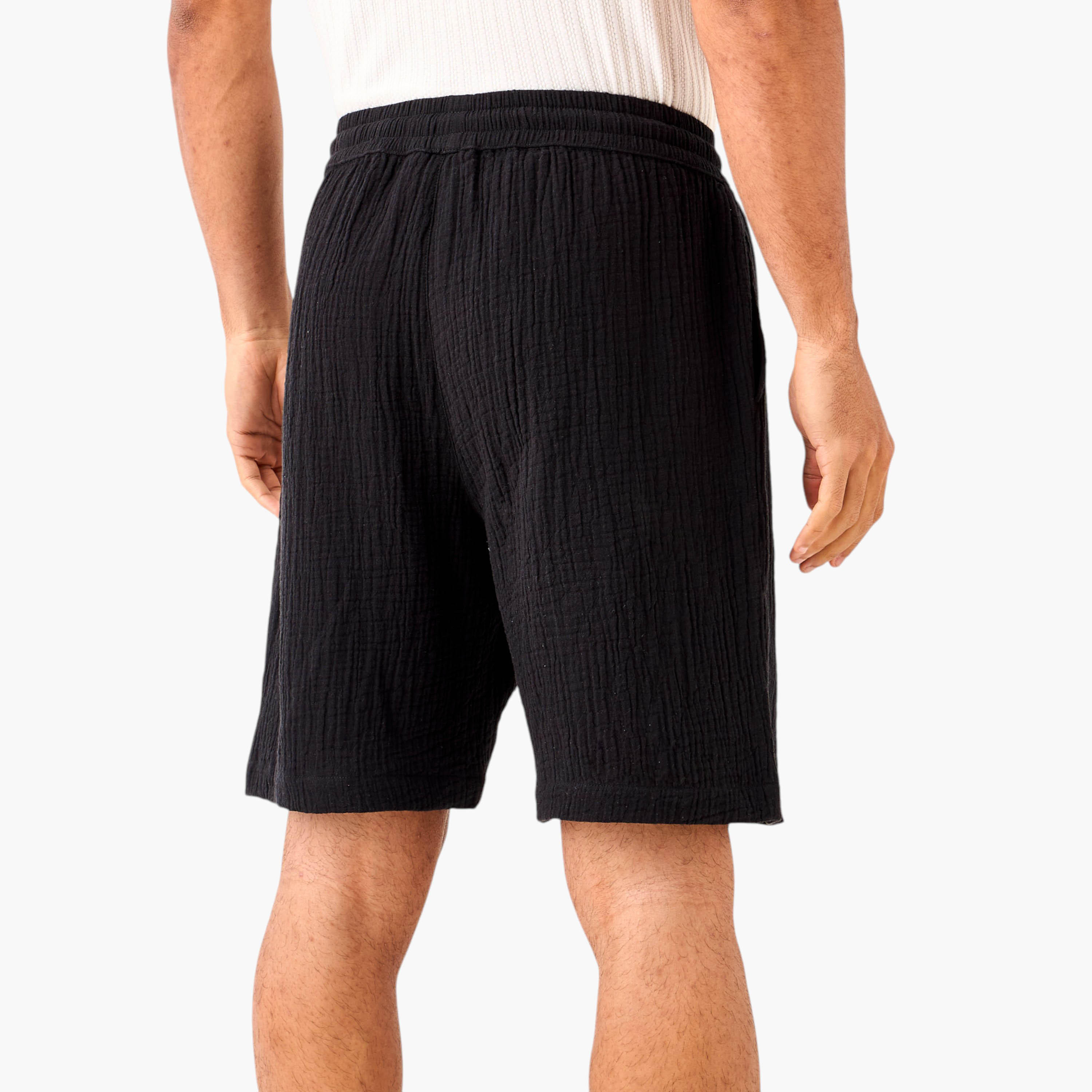 شورت بارز الملمس برباط إغلاق وجيوب من سيرسوكر-men-clothing-bottoms-shorts-image-15