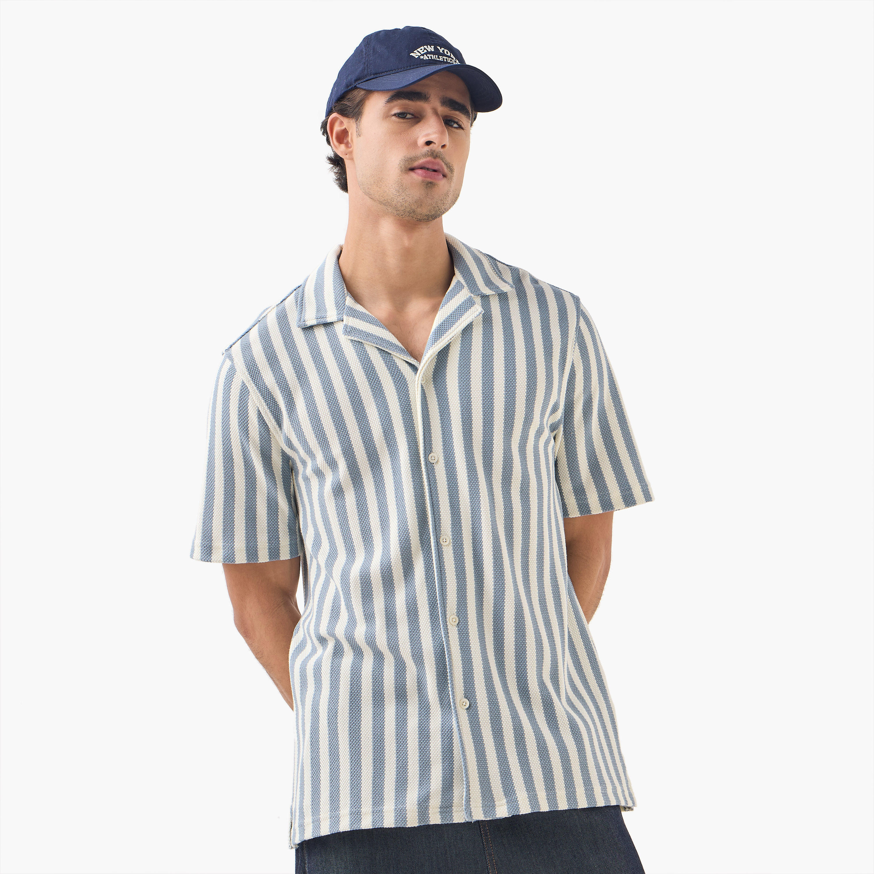 قميص مخطط بياقة كامب وأكمام قصيرة-men-clothing-shirts-image-1