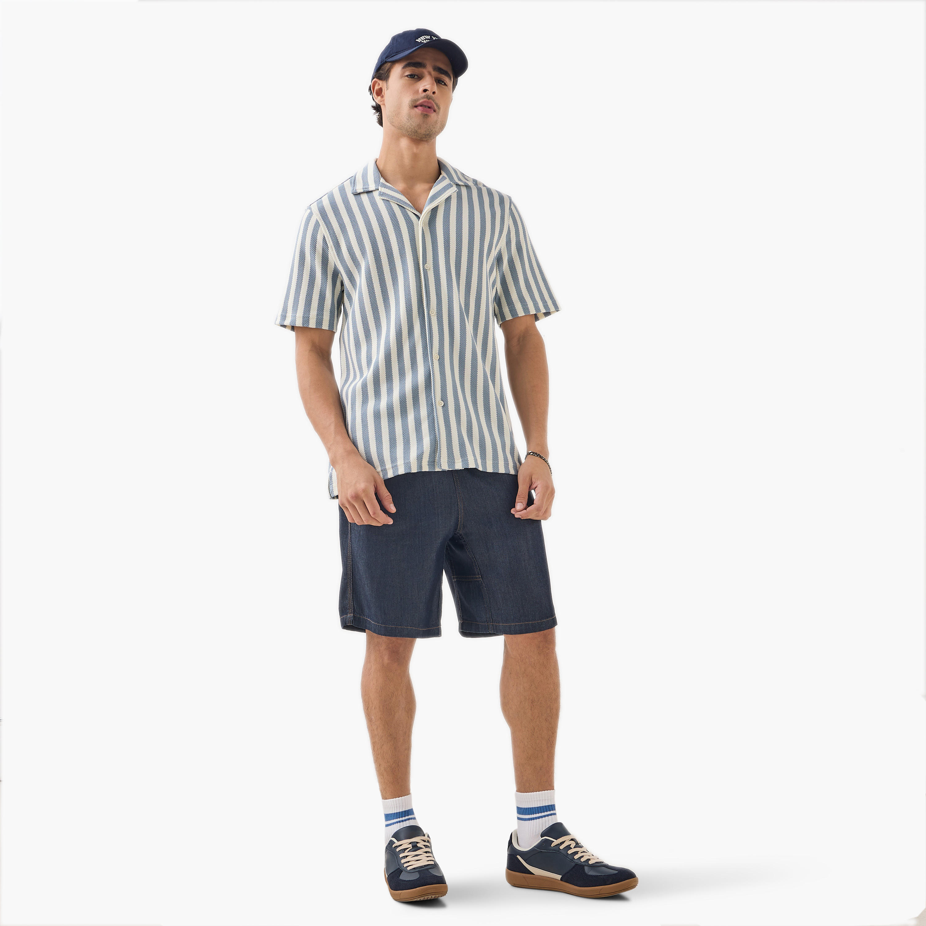 قميص مخطط بياقة كامب وأكمام قصيرة-men-clothing-shirts-image-2