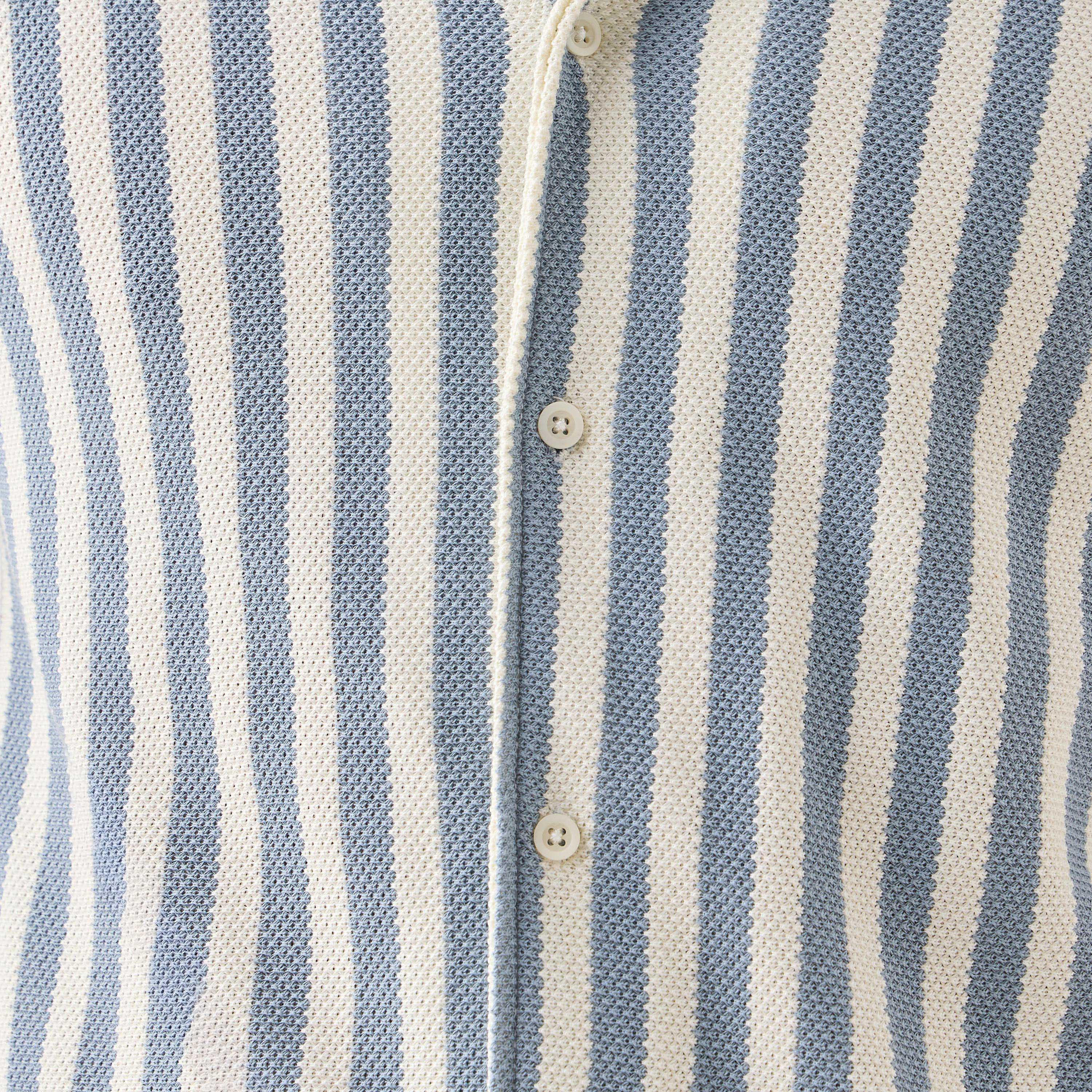 قميص مخطط بياقة كامب وأكمام قصيرة-men-clothing-shirts-image-5