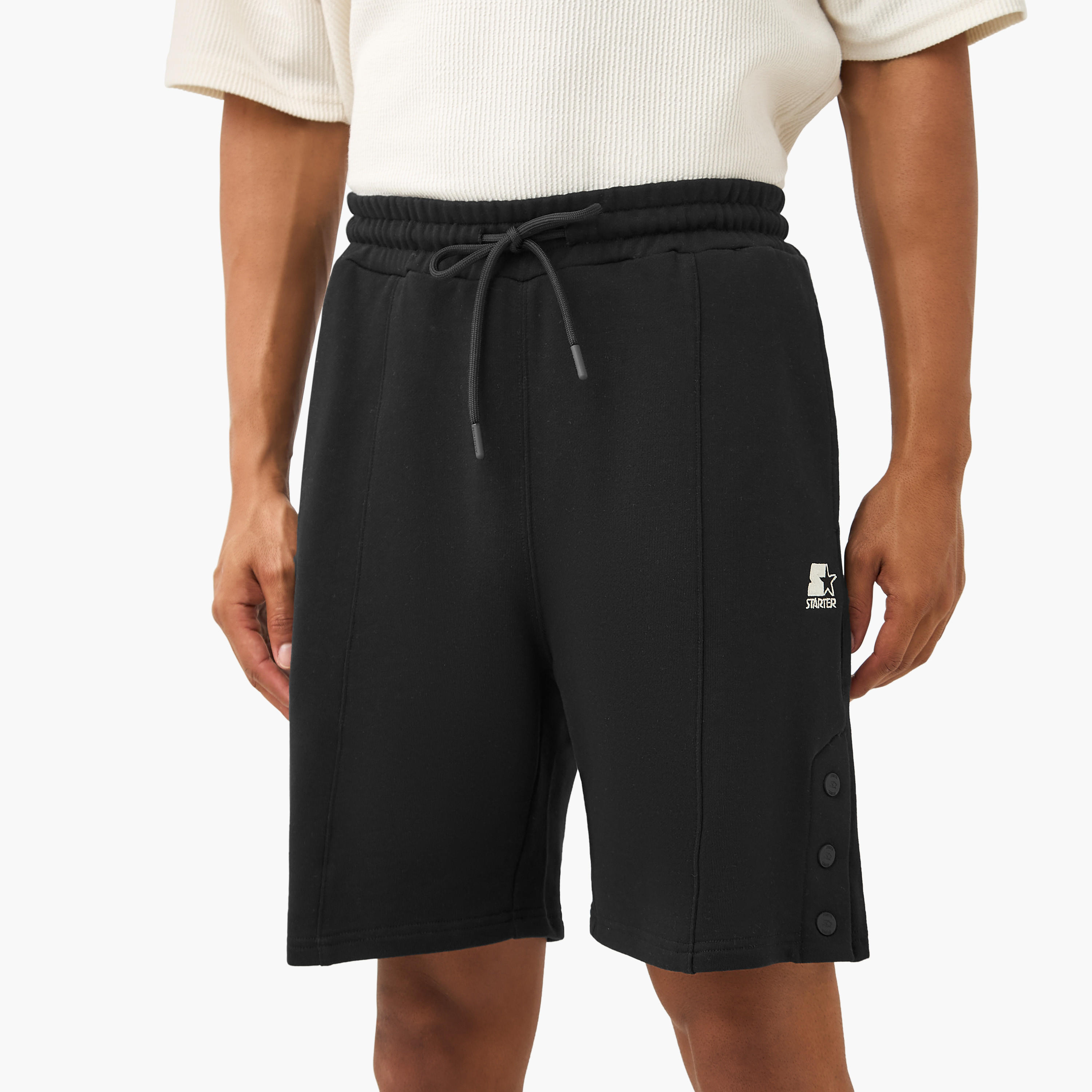 شورت بتفاصيل زر ورباط إغلاق وجيوب من ستارتر-men-clothing-bottoms-shorts-image-5