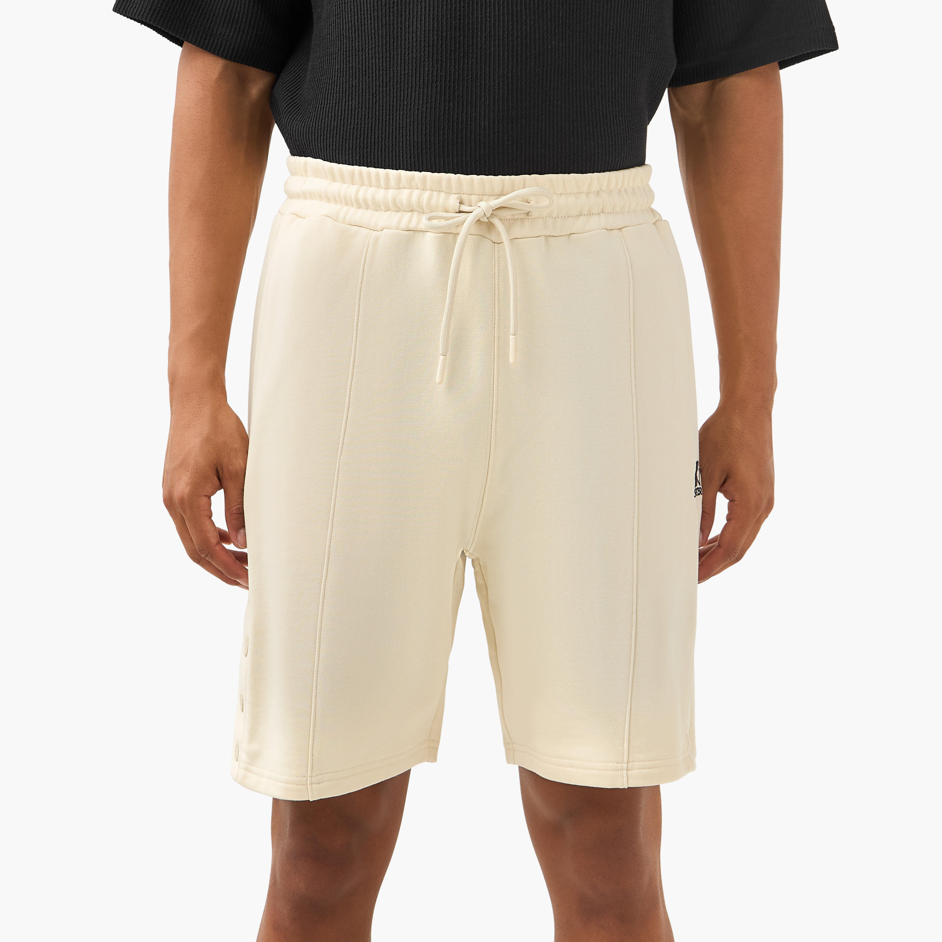 شورت بتفاصيل زر ورباط إغلاق وجيوب من ستارتر-men-clothing-bottoms-shorts-image-6
