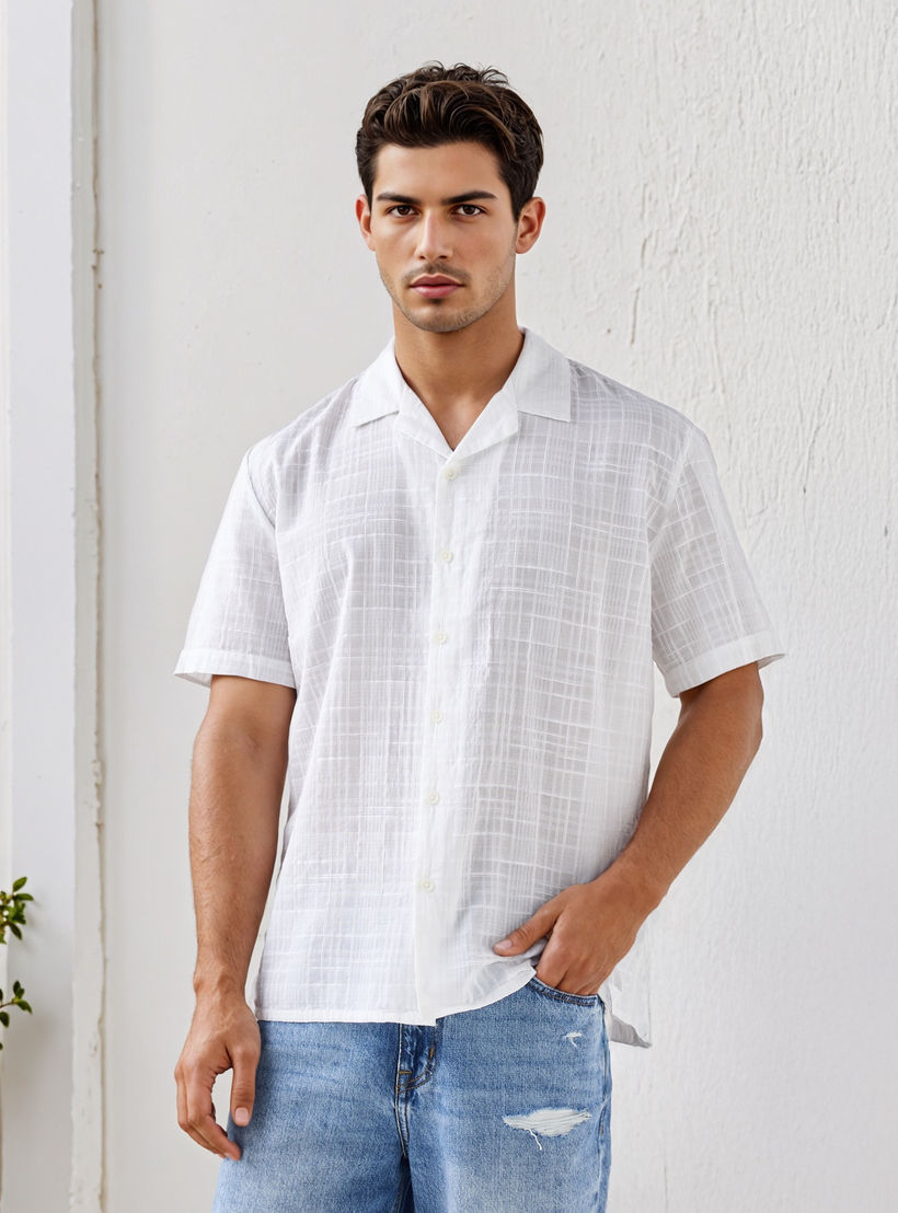 تيشيرت بارز الملمس بياقة عادية-men-clothing-shirts-image-1