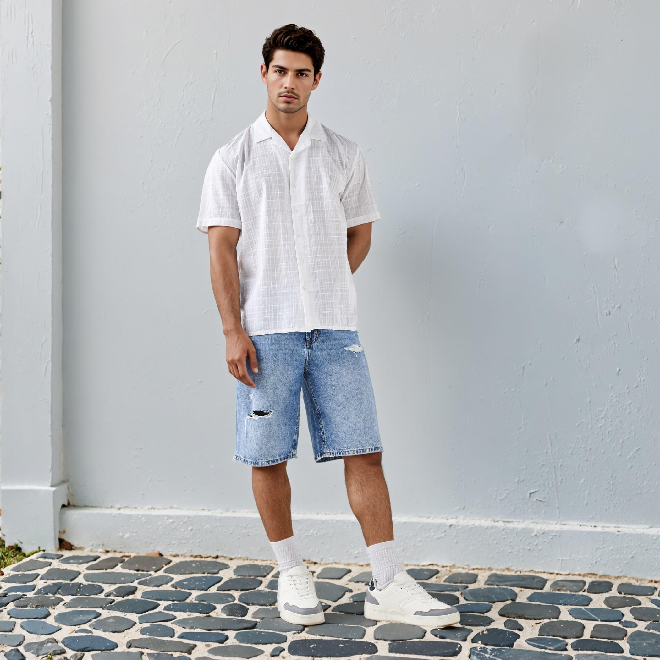 تيشيرت بارز الملمس بياقة عادية-men-clothing-shirts-image-2