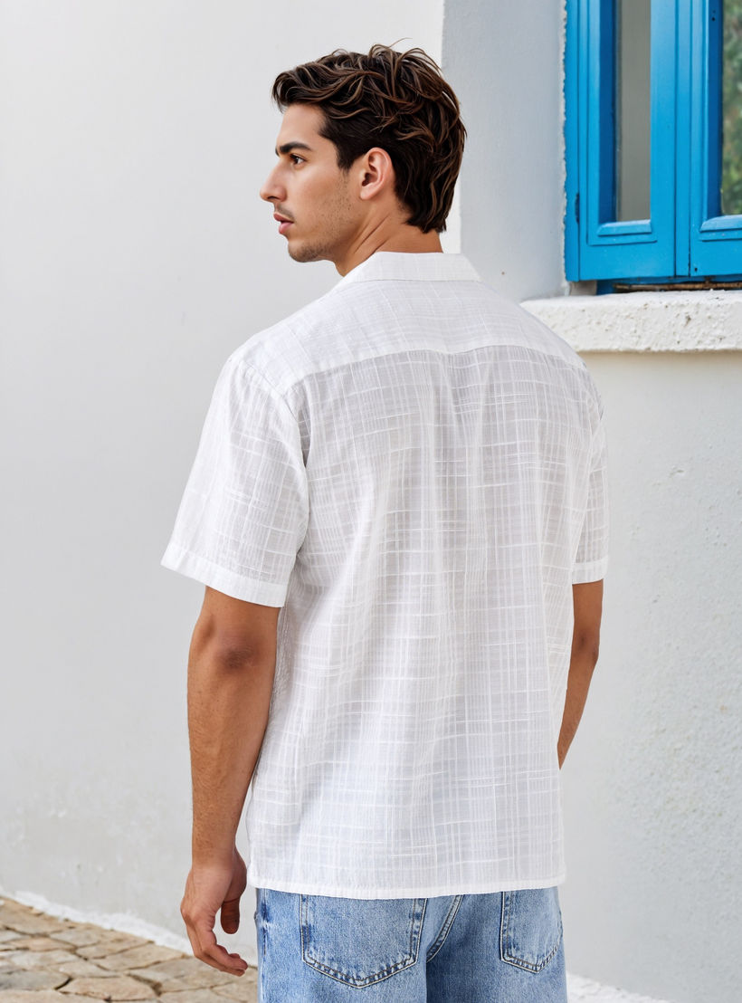 تيشيرت بارز الملمس بياقة عادية-men-clothing-shirts-image-3
