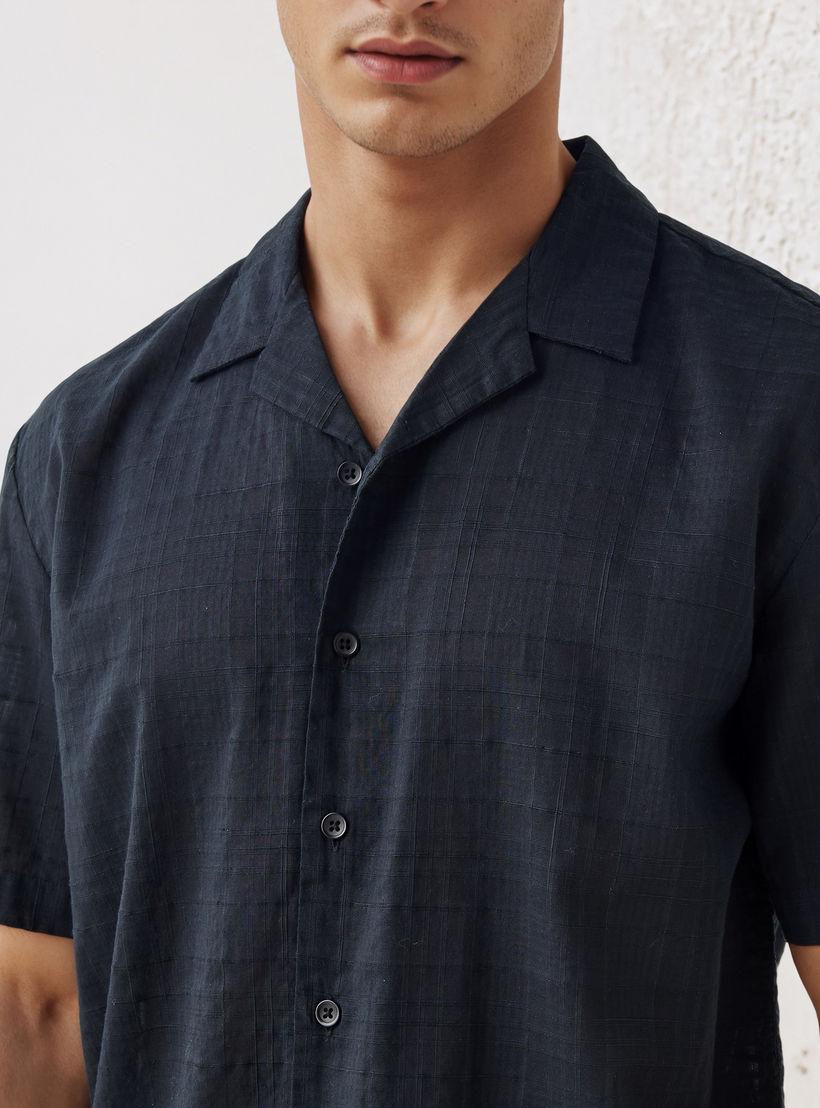 تيشيرت بارز الملمس بياقة عادية-men-clothing-shirts-image-4