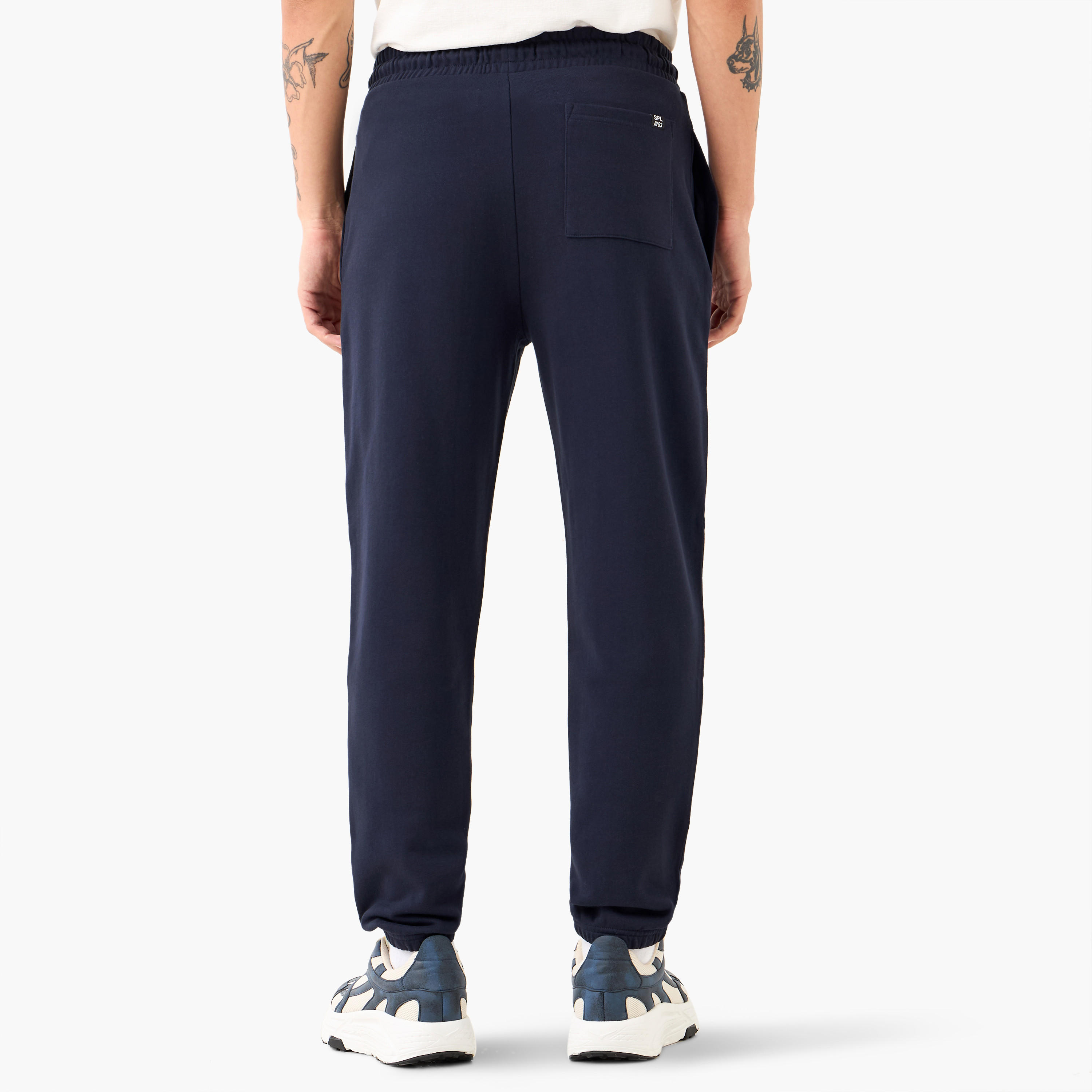 بنطلون رياضي بخصر مرن وتصميم بألواح وجيوب-men-clothing-bottoms-joggers-image-3