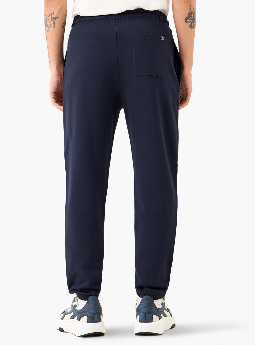بنطلون رياضي بخصر مرن وتصميم بألواح وجيوب-men-clothing-bottoms-joggers-image-3