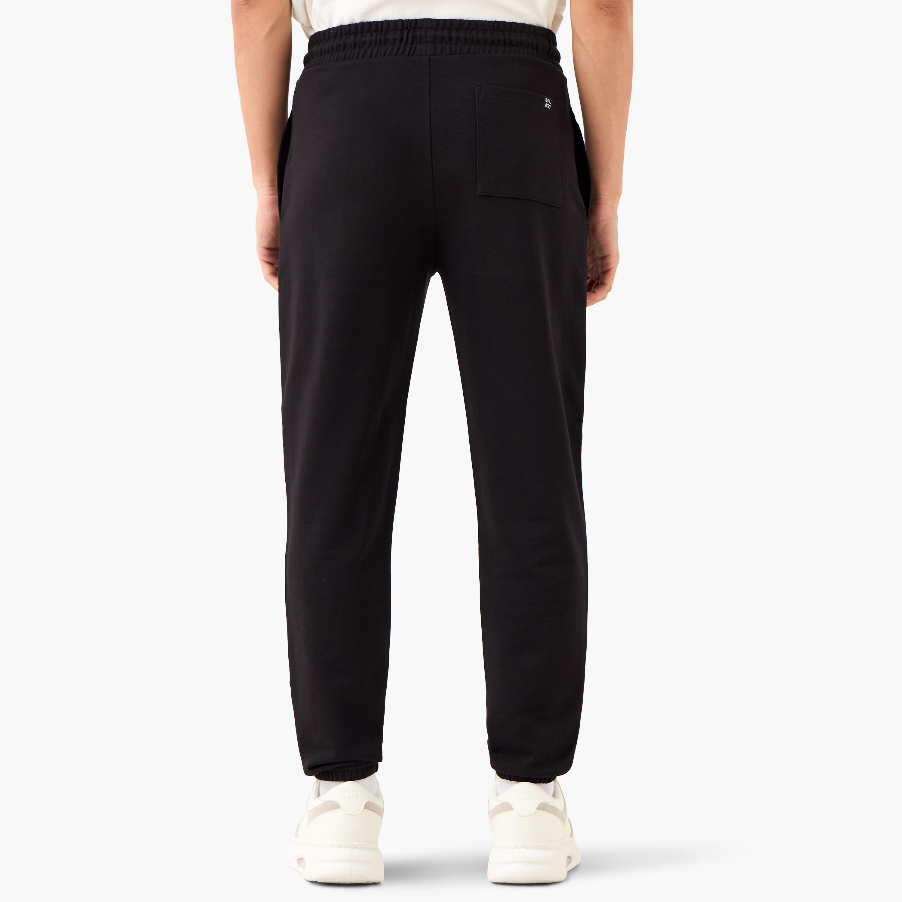بنطلون رياضي بخصر مرن وتصميم بألواح وجيوب-men-clothing-bottoms-joggers-image-3