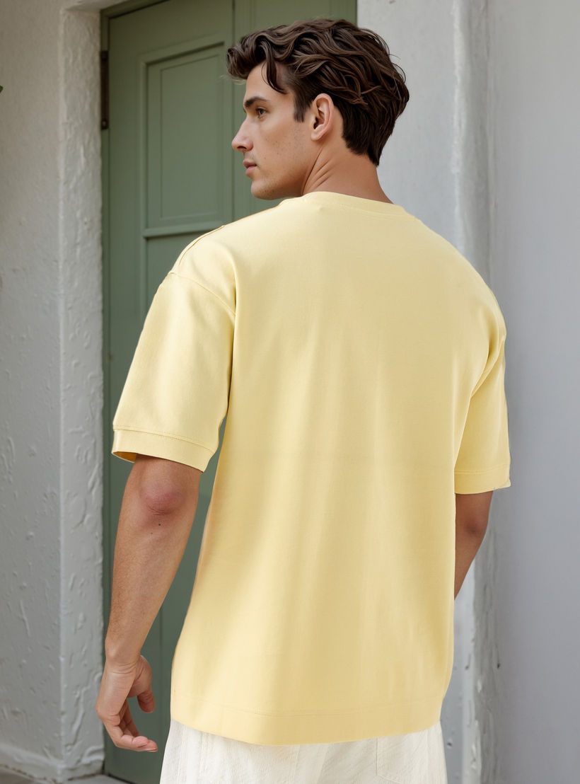 تيشيرت بقصّة عادية وياقة ضيقة وأكمام قصيرة وطبعات-men-clothing-tshirtsandpolos-tshirts-image-3