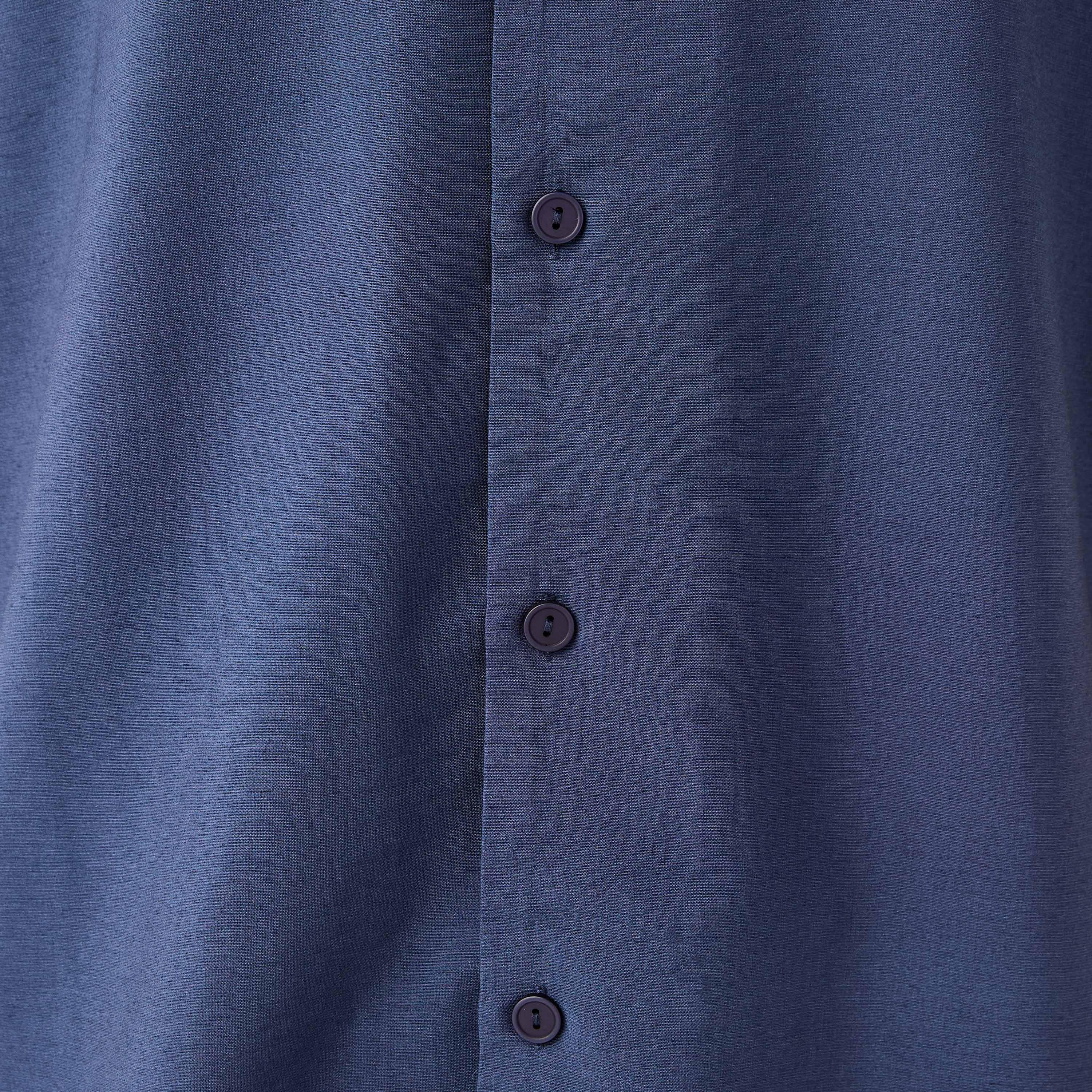 قميص بقصة مريحة وطبعات جرافيك مع ياقة كامب-men-clothing-shirts-image-5