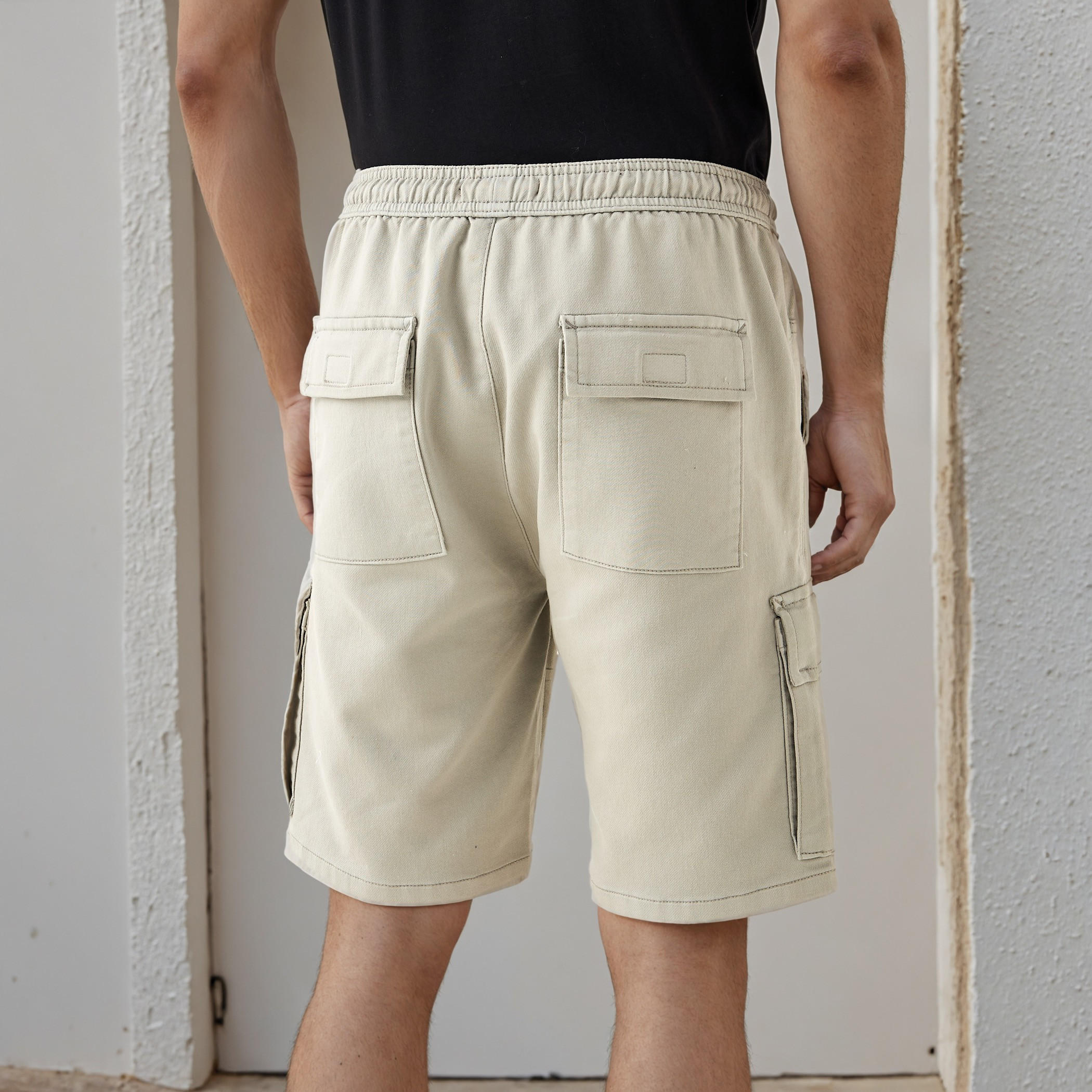 شورت بقصّة عادية وخصر مطاطي وجيوب-men-clothing-bottoms-shorts-image-3