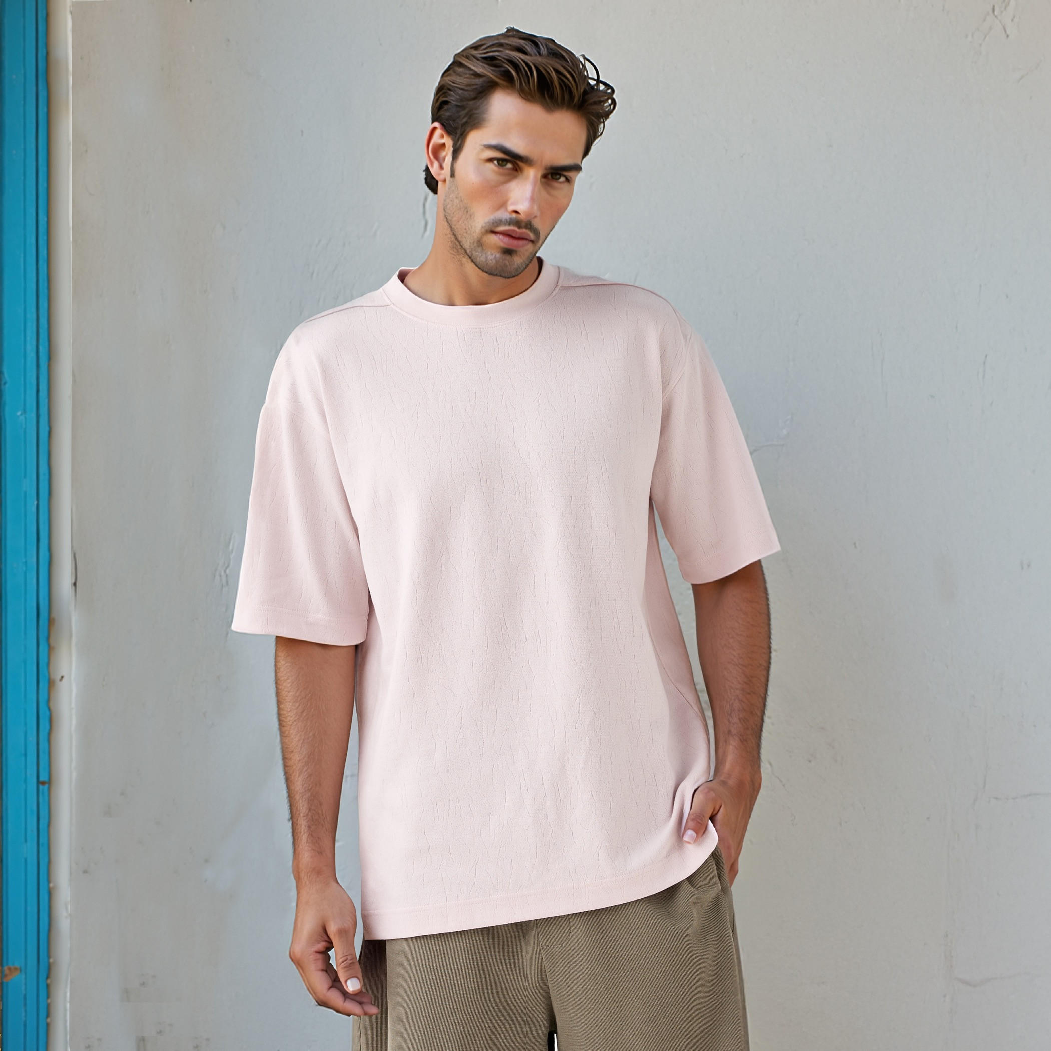 تيشيرت بارز الملمس بياقة ضيقة-men-clothing-tshirtsandpolos-tshirts-image-1