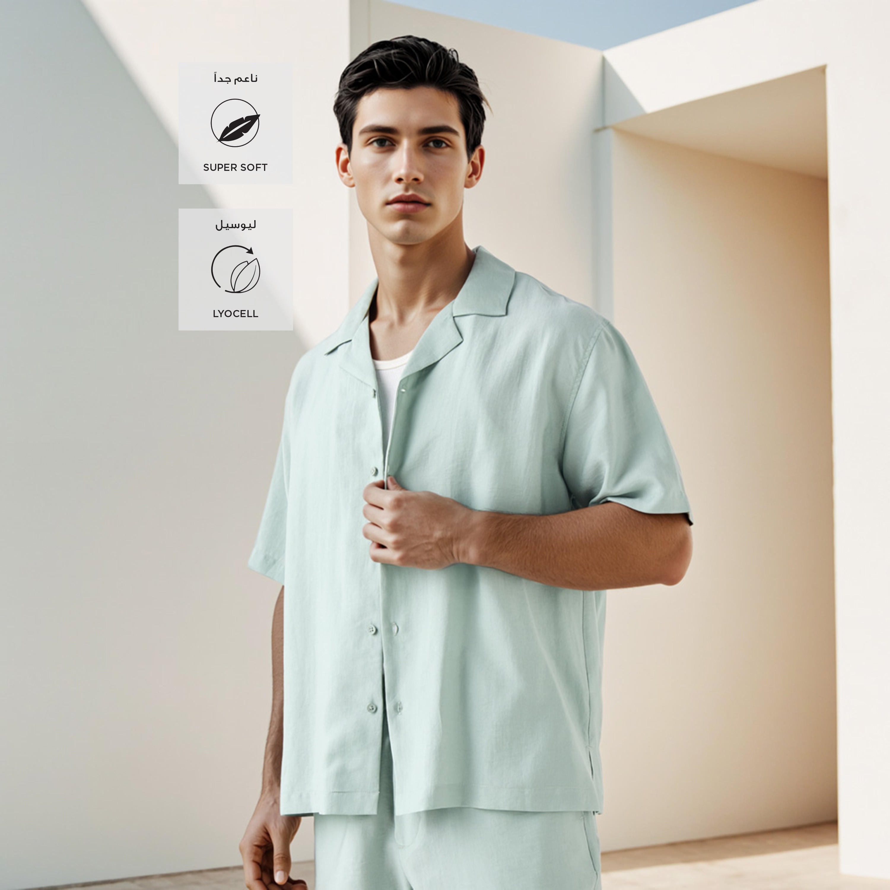 قميص بياقة كامب وقصة مريحة وأكمام قصيرة-men-clothing-shirts-image-4