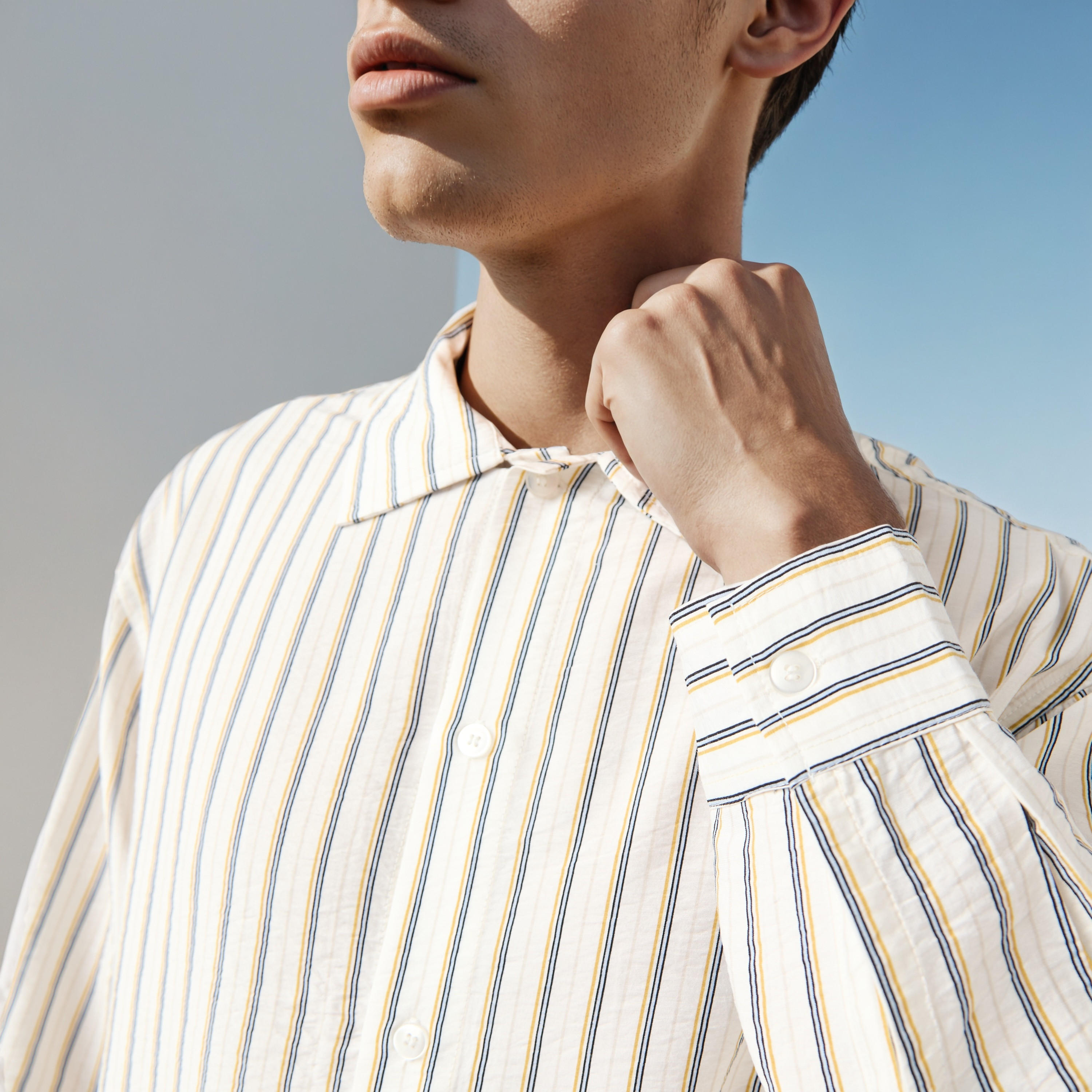 قميص مخطط بقصة مريحة وياقة عادية-men-clothing-shirts-image-4