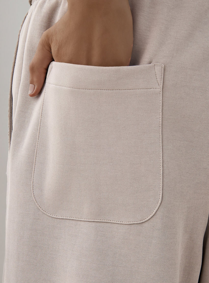بنطلون رياضي محبوك مترابط بخصر مرن وجيوب-men-clothing-bottoms-joggers-image-5