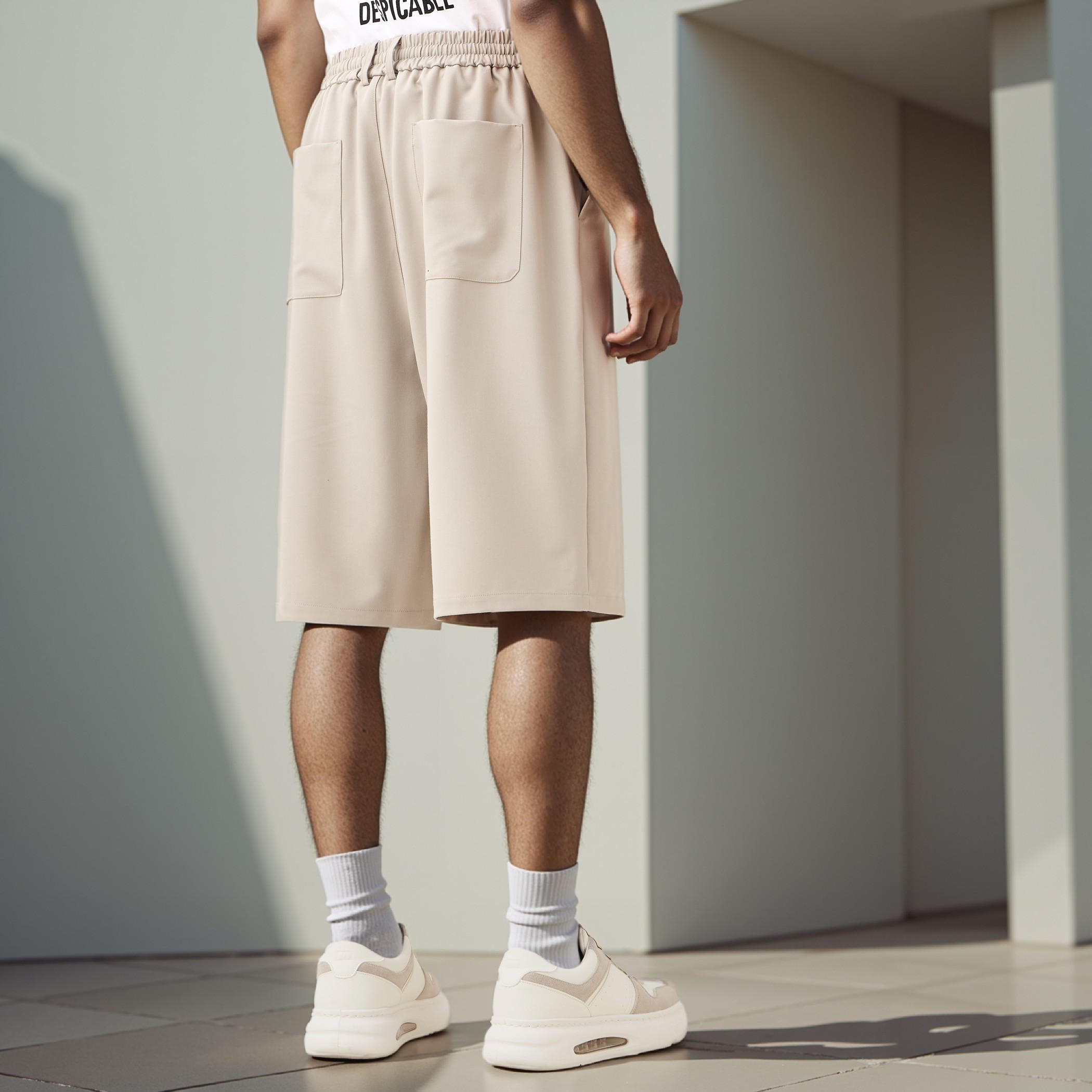شورت بقصة عادية مع إغلاق بأزرار وجيوب-men-clothing-bottoms-shorts-image-3