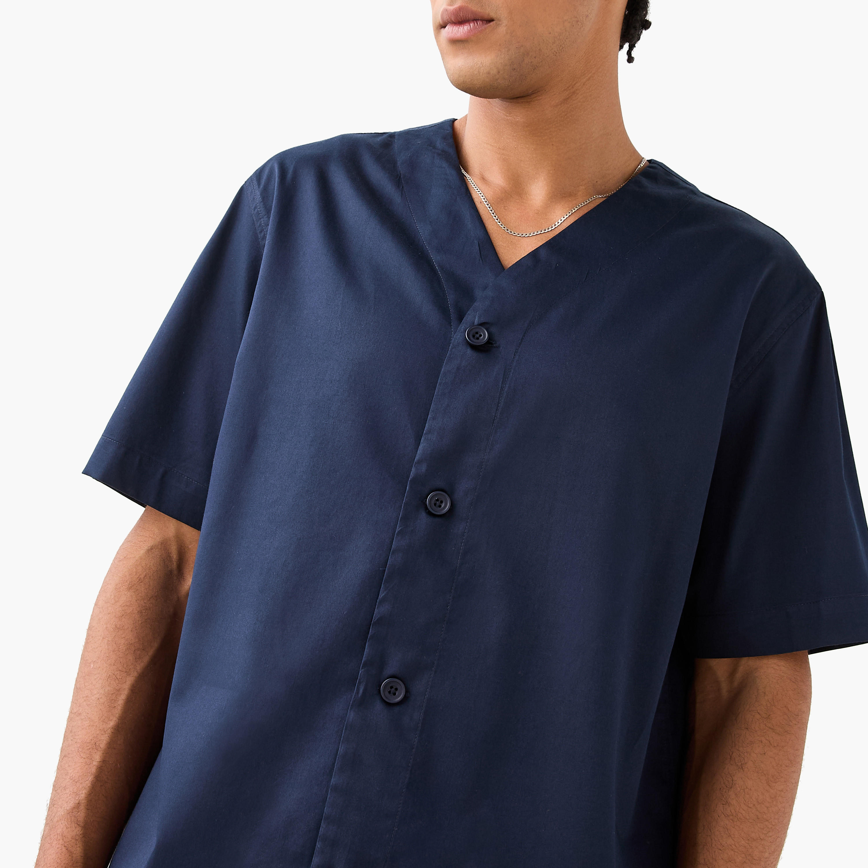 قميص بوبلين بيسبول بأزرار أمامية-men-clothing-shirts-image-2